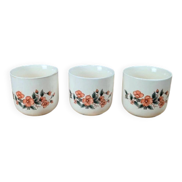 Set of 3 vintage ceramic cups with floral decoration.
