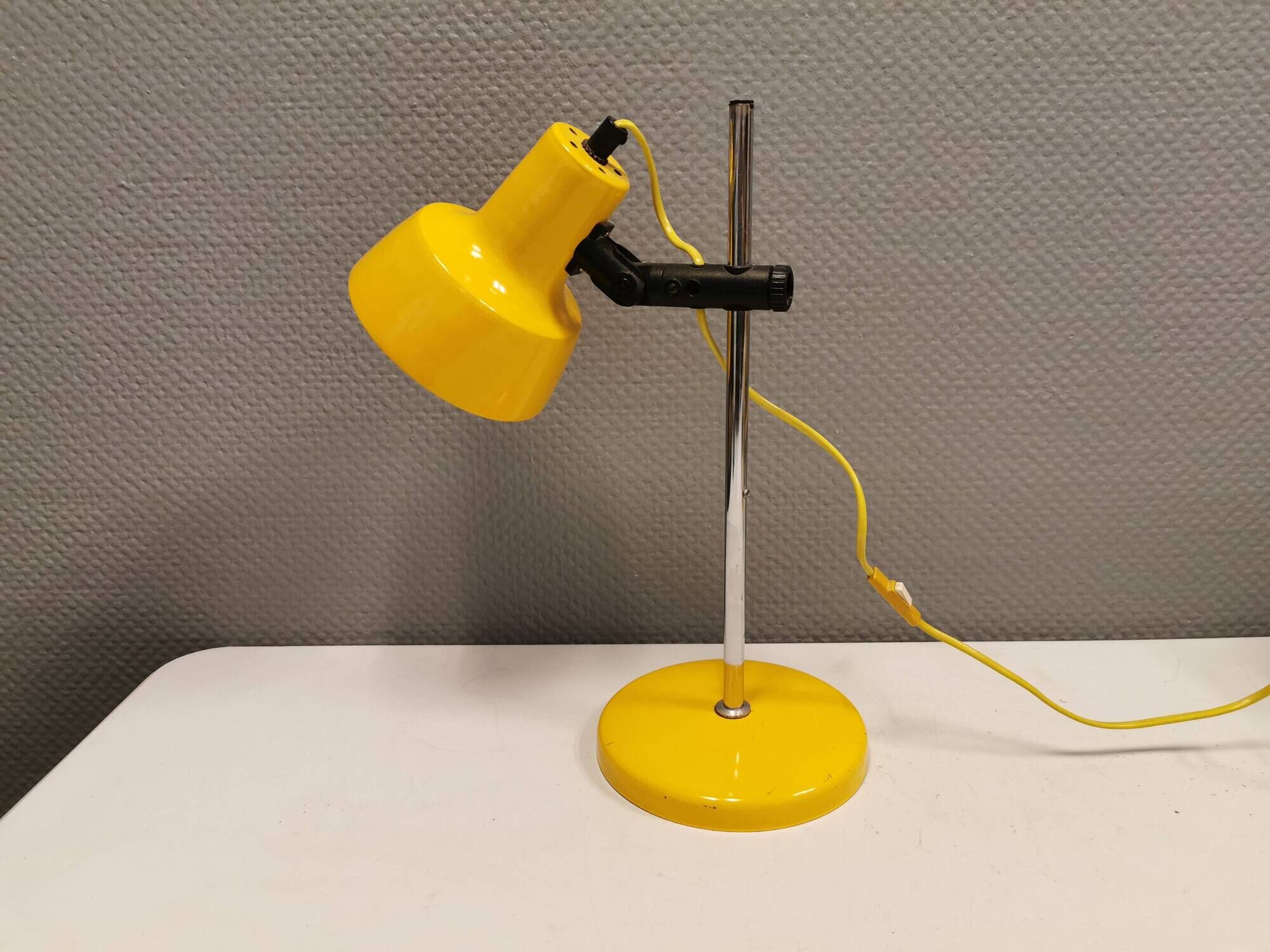 Danish table lamp in beautiful yellow color. Estimated 1980s.