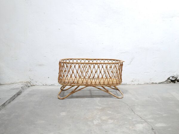 Berceau vintage en rotin