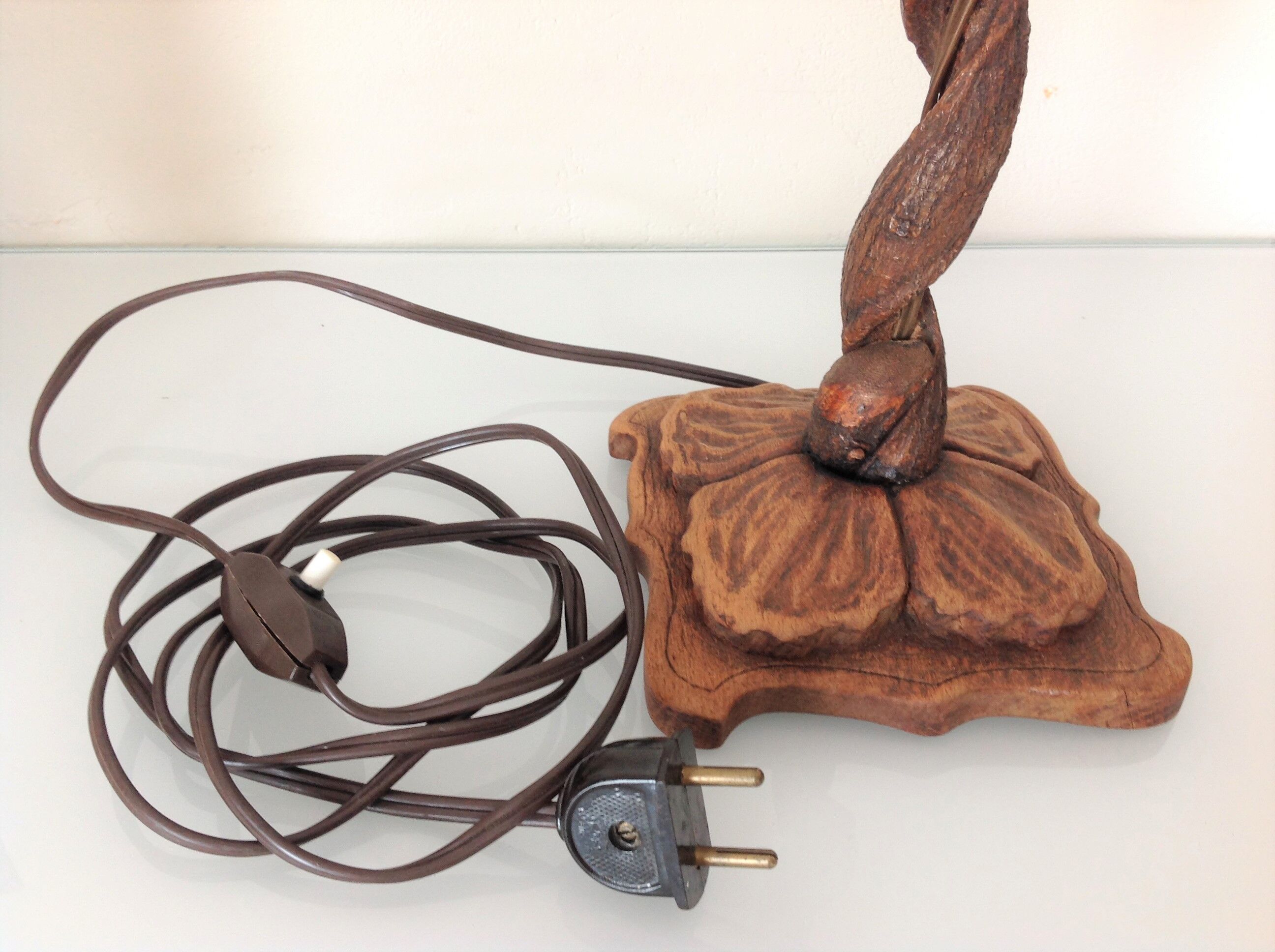 Lampe brutaliste en bois et abat jour tissu, années 40-50