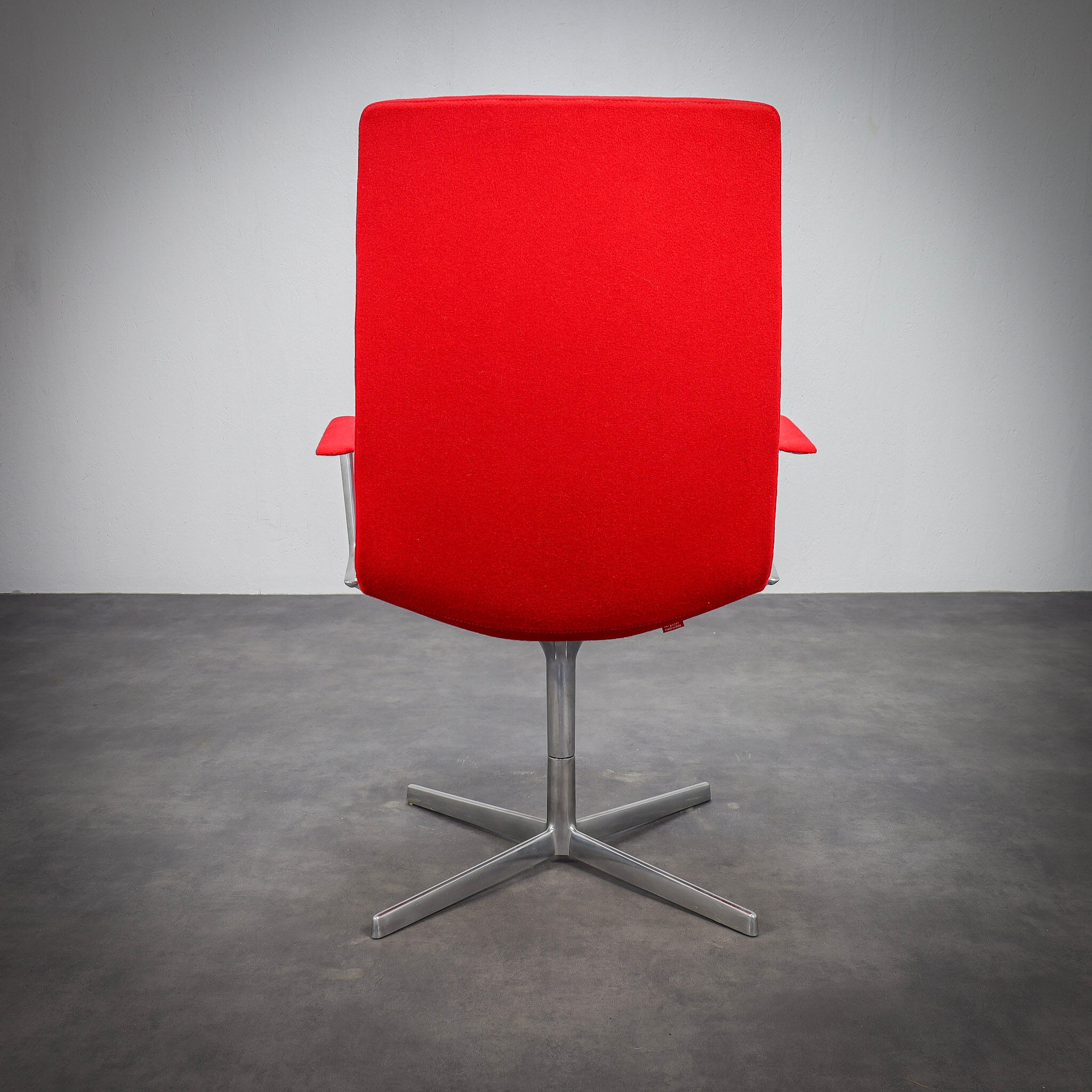Paire de fauteuils pivotants Catifa 70 par Arper, Italie