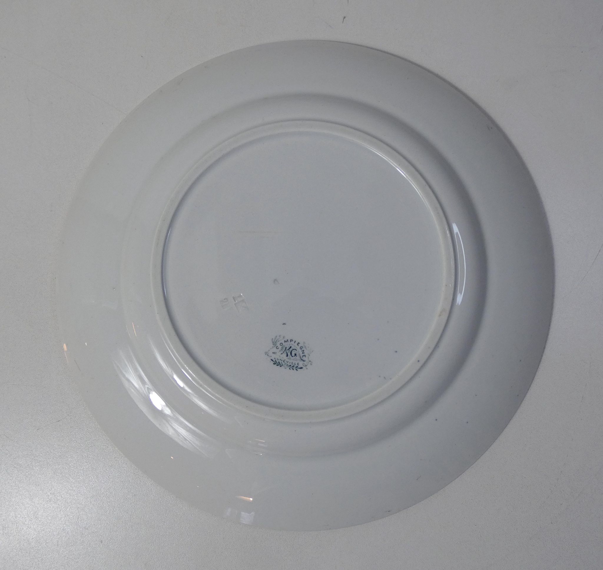 Dish or cake compiegne, terre de fer