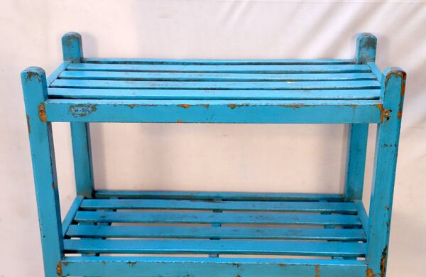 Étagère en teck birman avec patine bleu d’origine