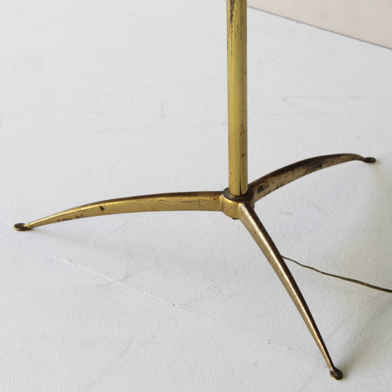 Elegant Italian floor lamp by Arredoluce