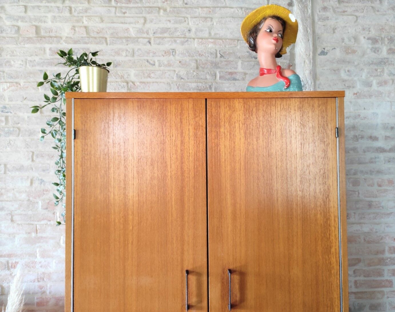 Armoire vintage