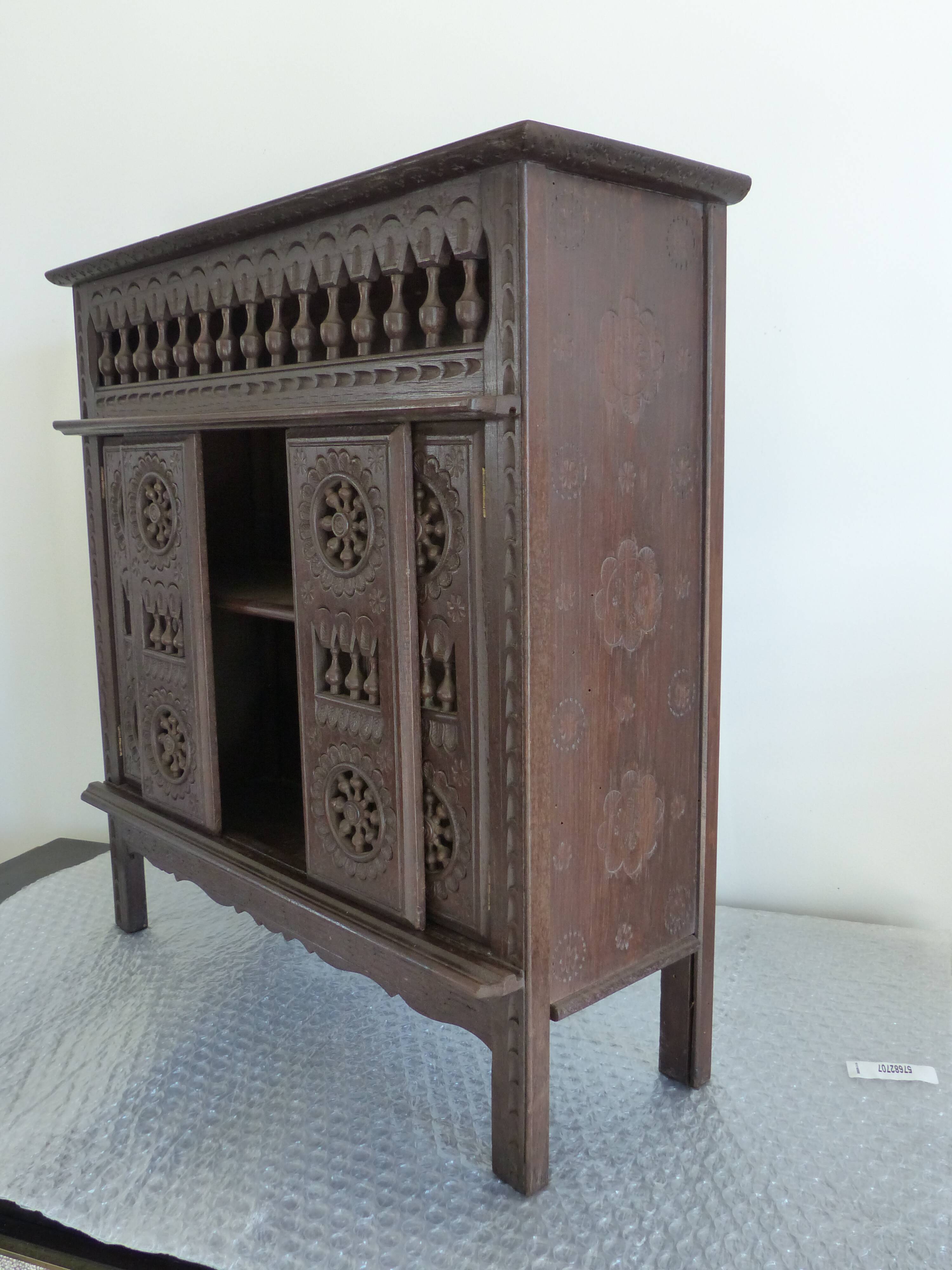 Breton enclosed bed, doll furniture.