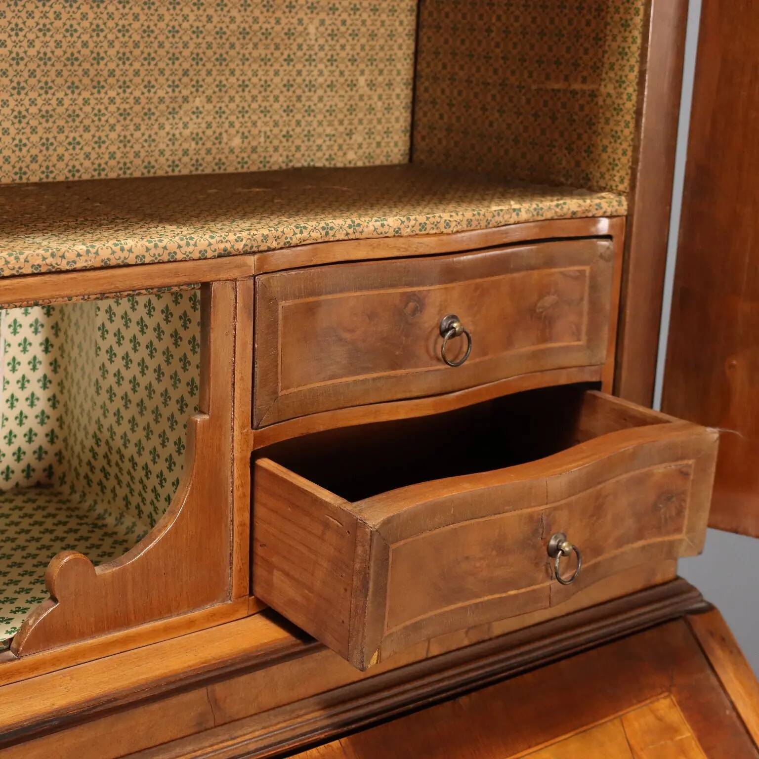 Antique trumeau in walnut, Italy, early 20th century.