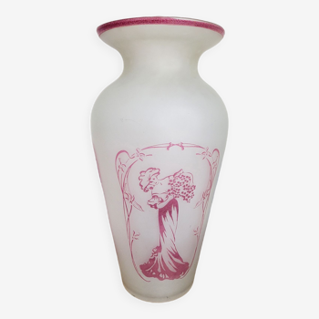 Large Art Nouveau motif vase