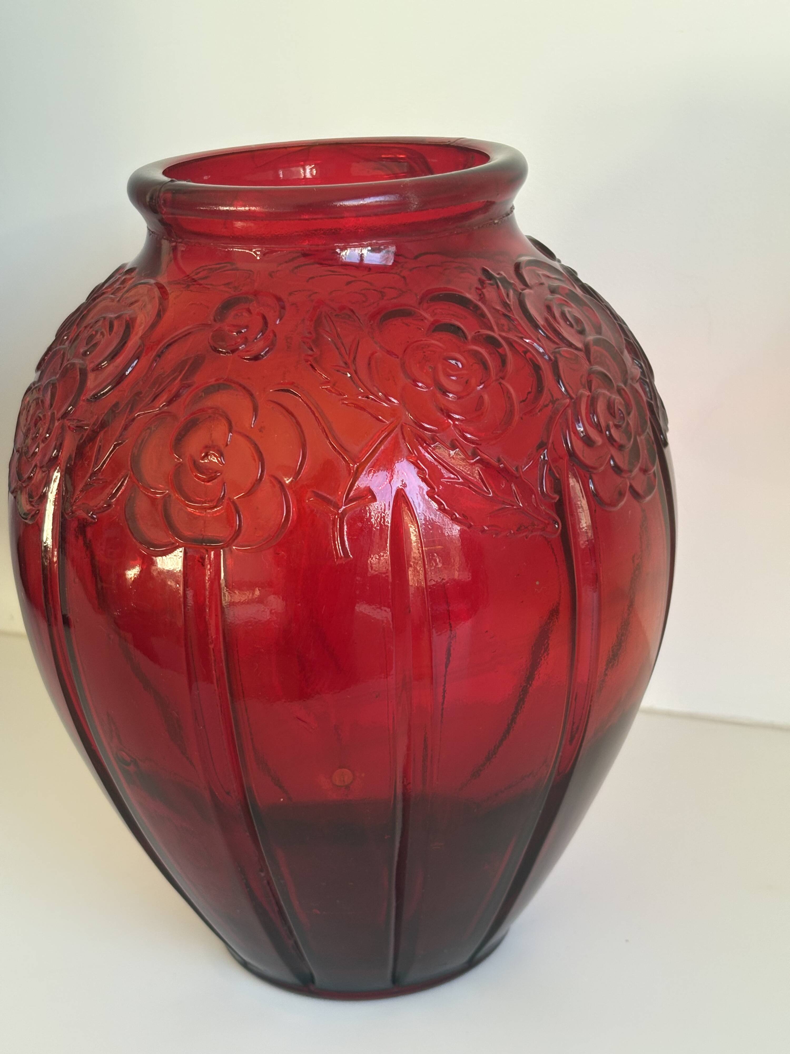 Large volute vase in pressed glass Art Deco