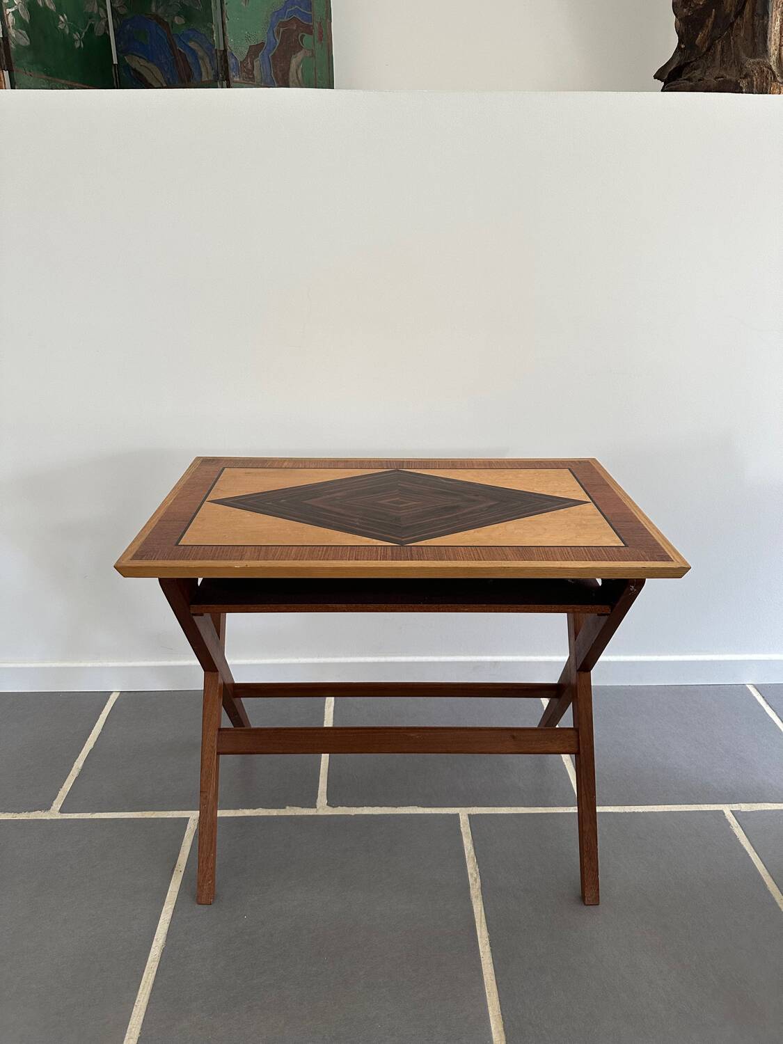Table d’appoint moderniste bois exotique