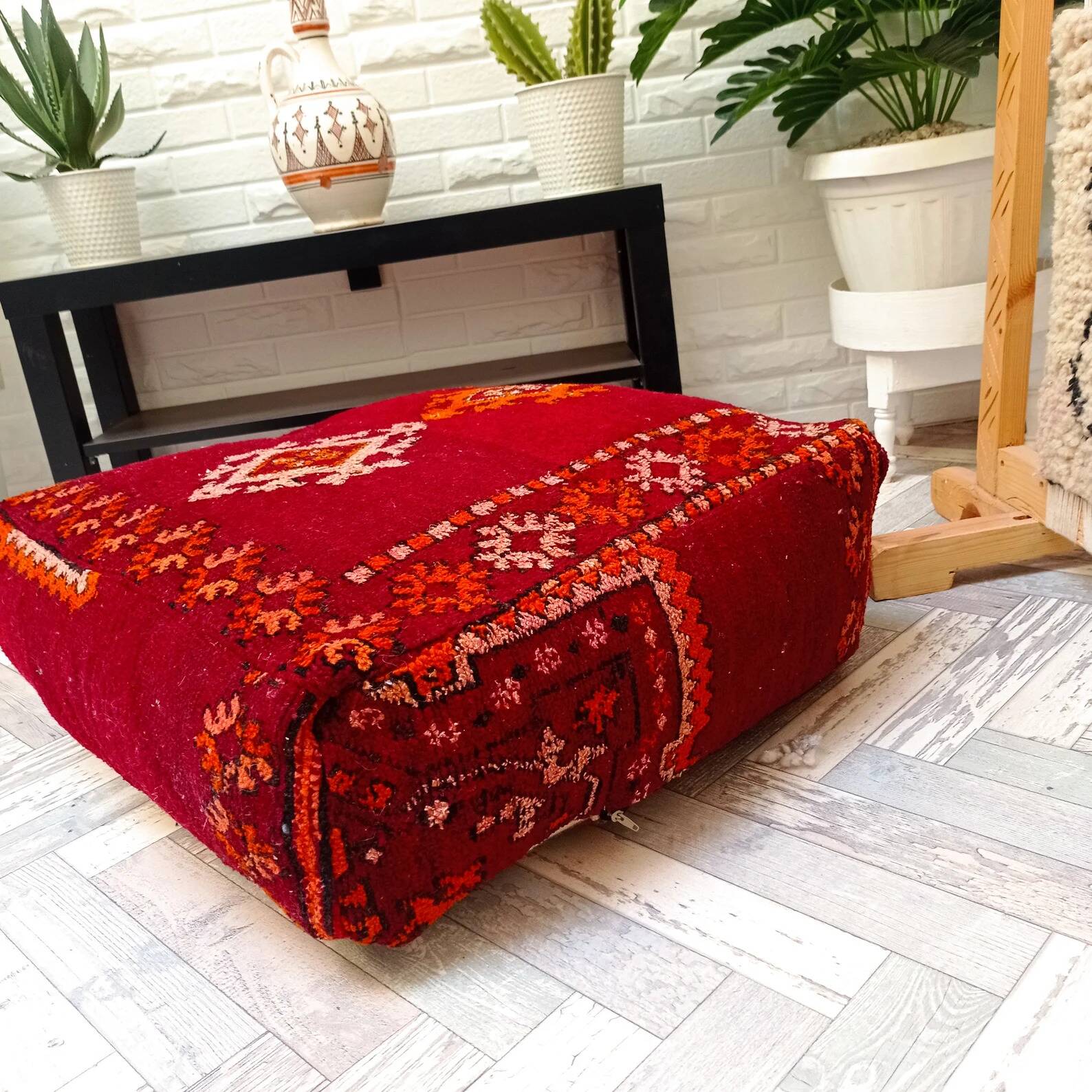 Handmade Berber pouf in wool 60 X 60 X 20 CM