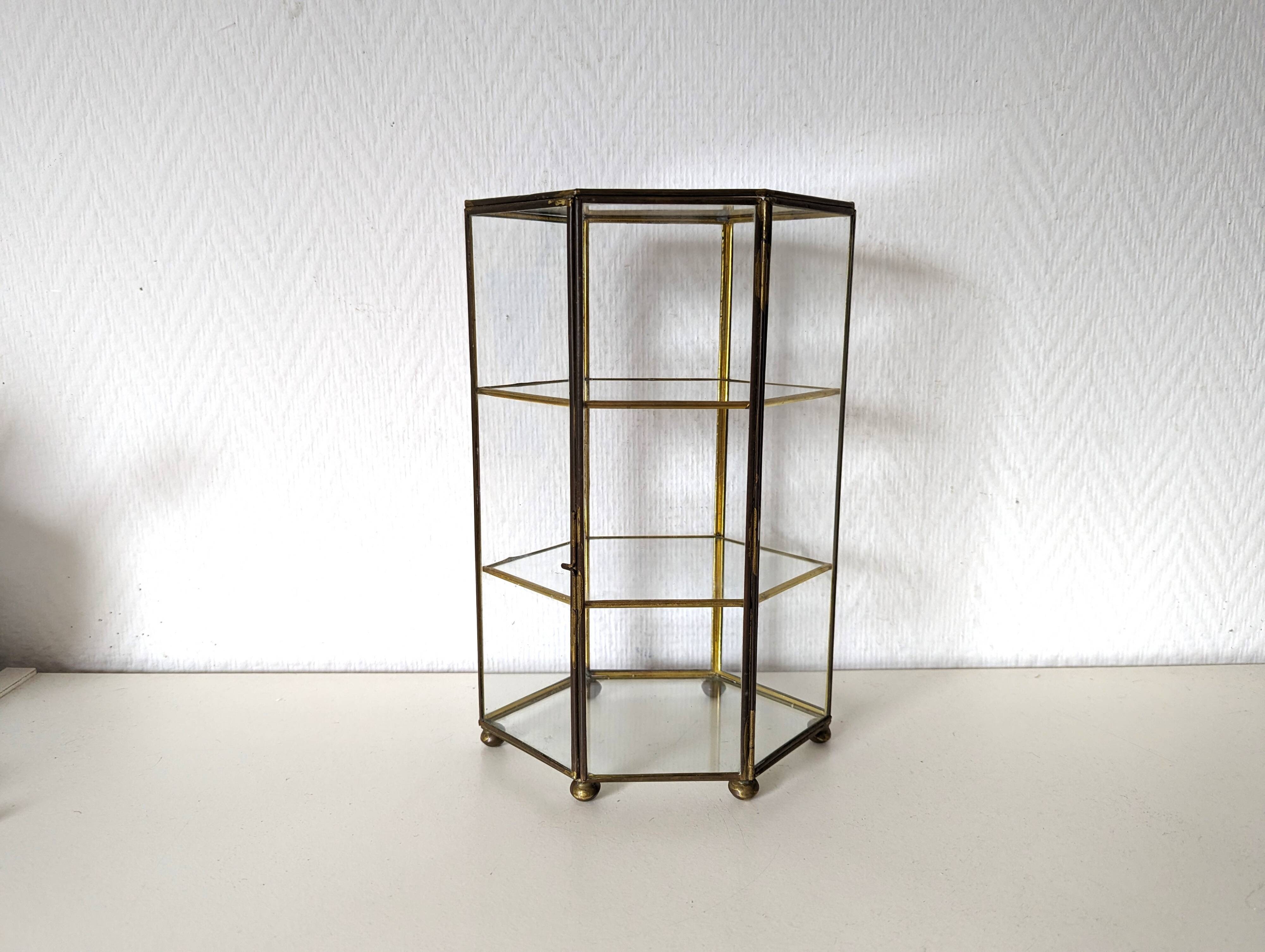 Vitrine pour miniatures, armoire en verre et laiton