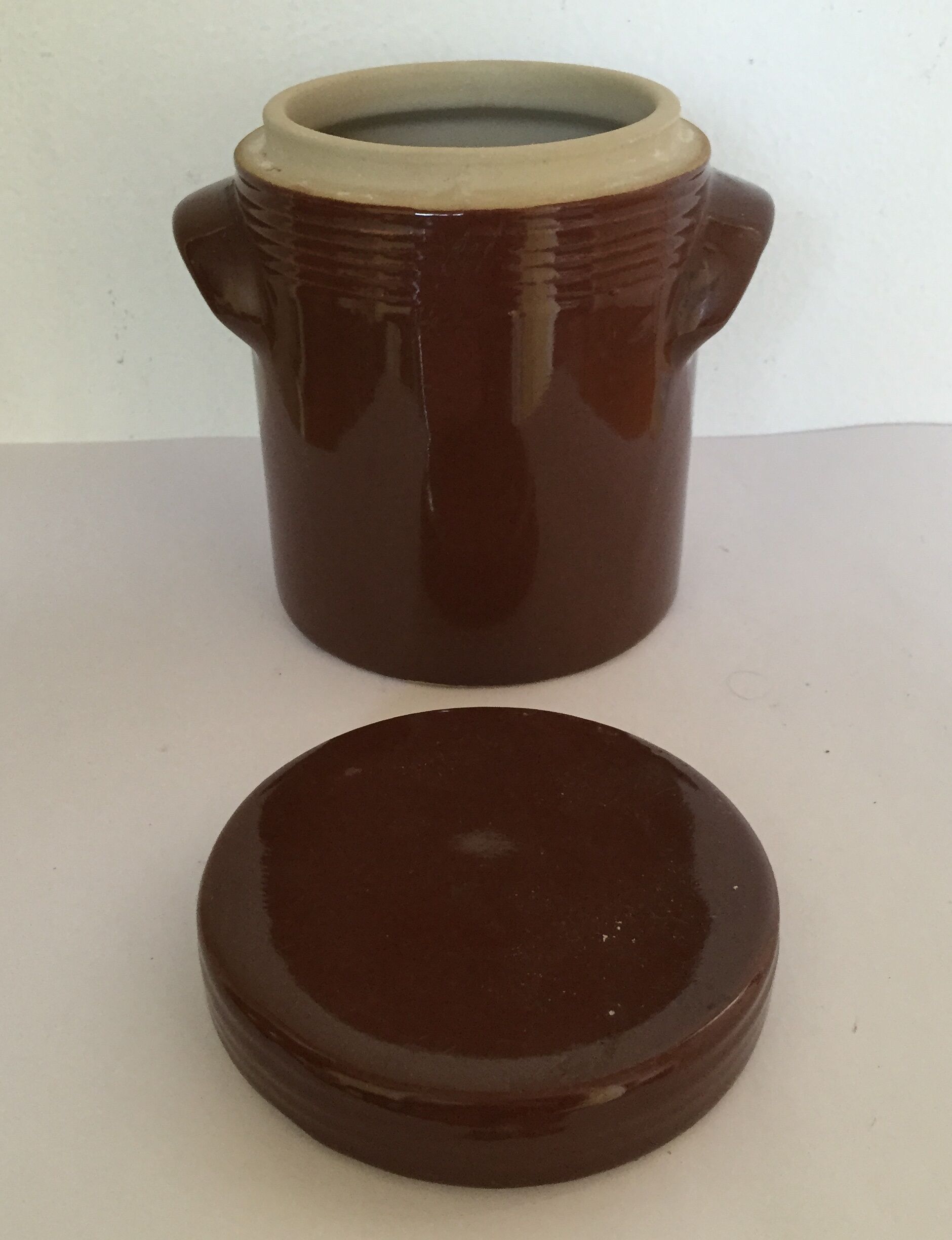 Stoneware with lid