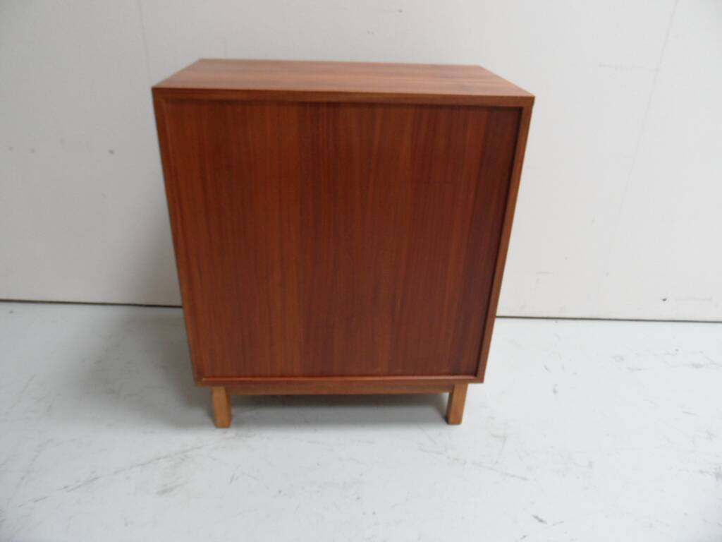 Mid century 2 door cabinet  sideboard