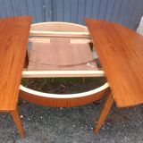 Extendable Scandinavian table