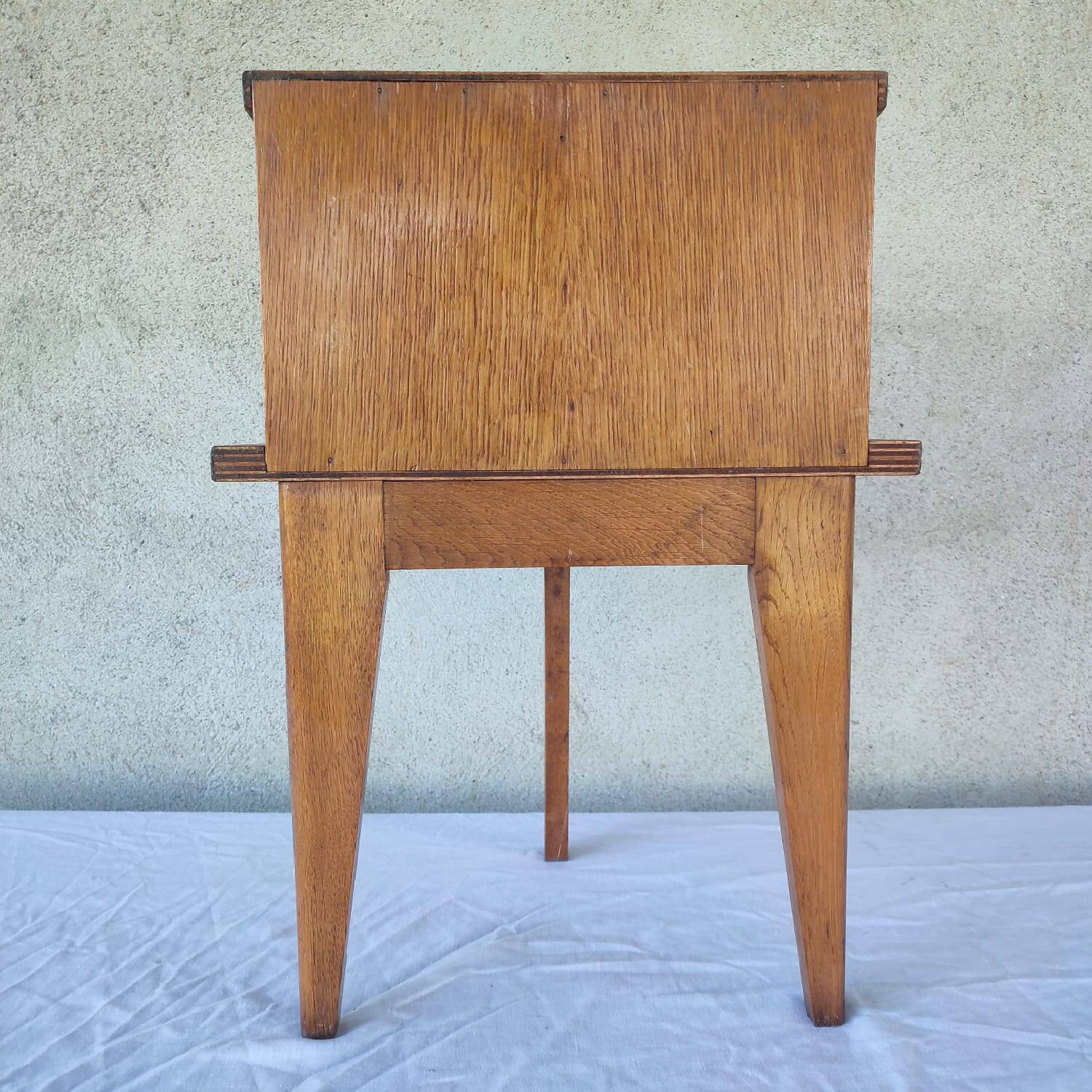Paire de tables de chevet tripode 1950