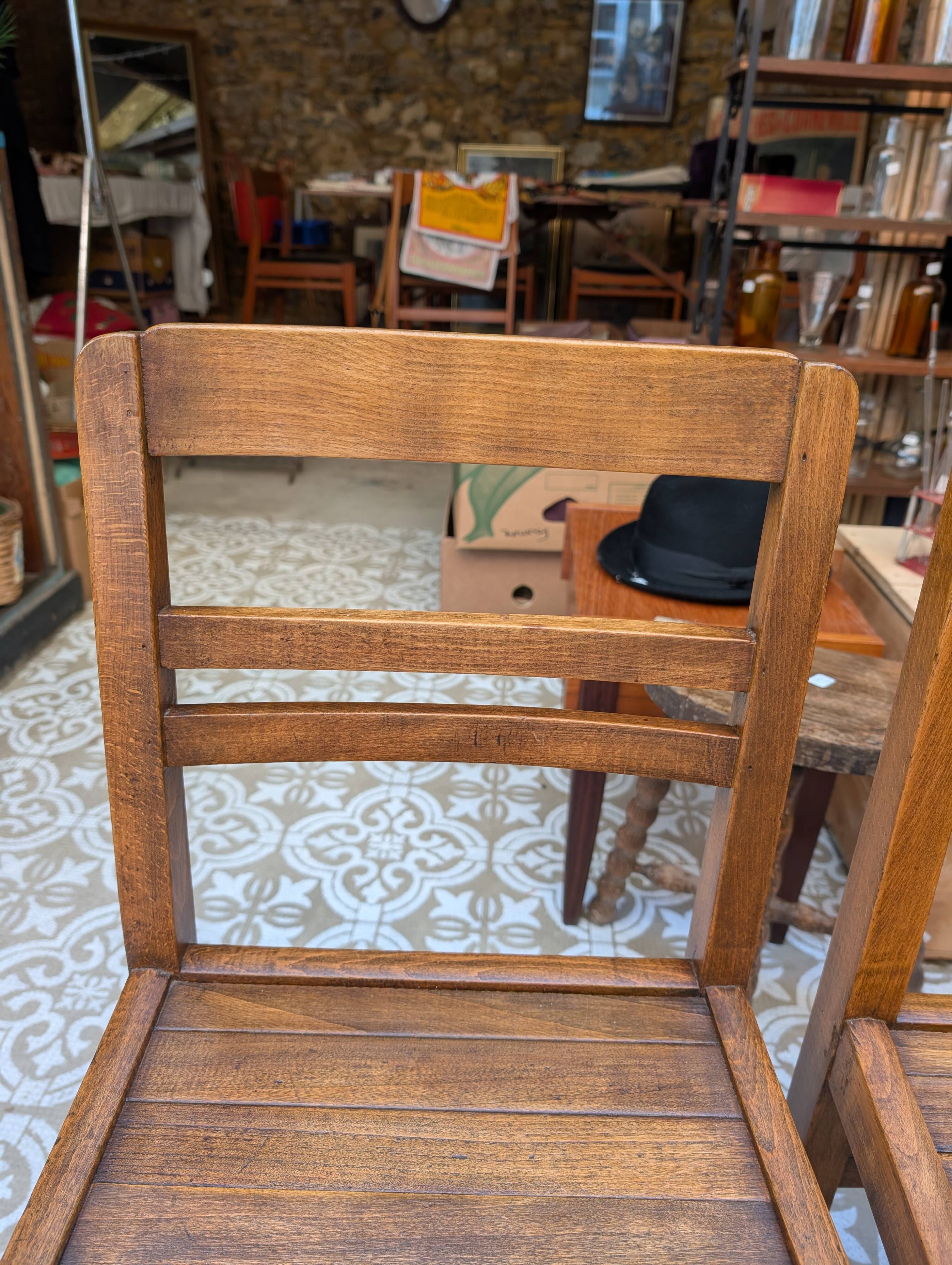 Set of reconstruction chairs