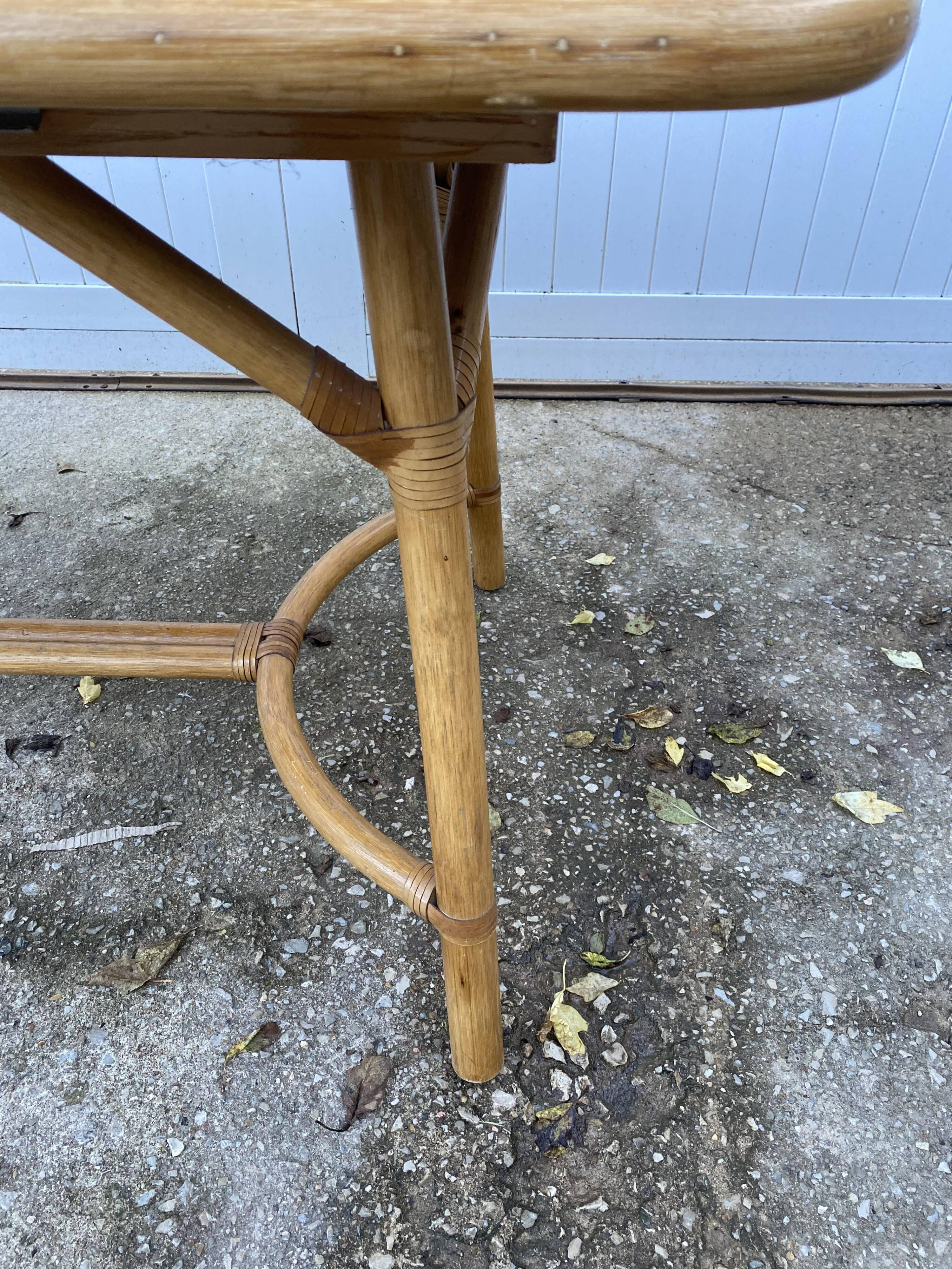 Vintage 80s extendable oak veneer rattan table