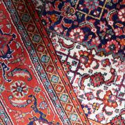 Tapis médaillon en laine vintage des années 1940, rouge et marine, 206 × 320 cm
