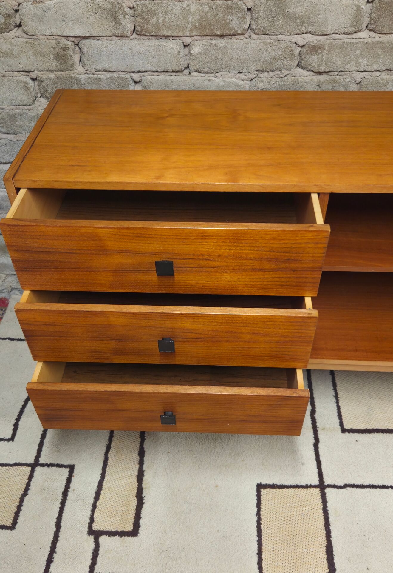 Large vintage sideboard from the 60s/70s – 3 drawers – modernist design