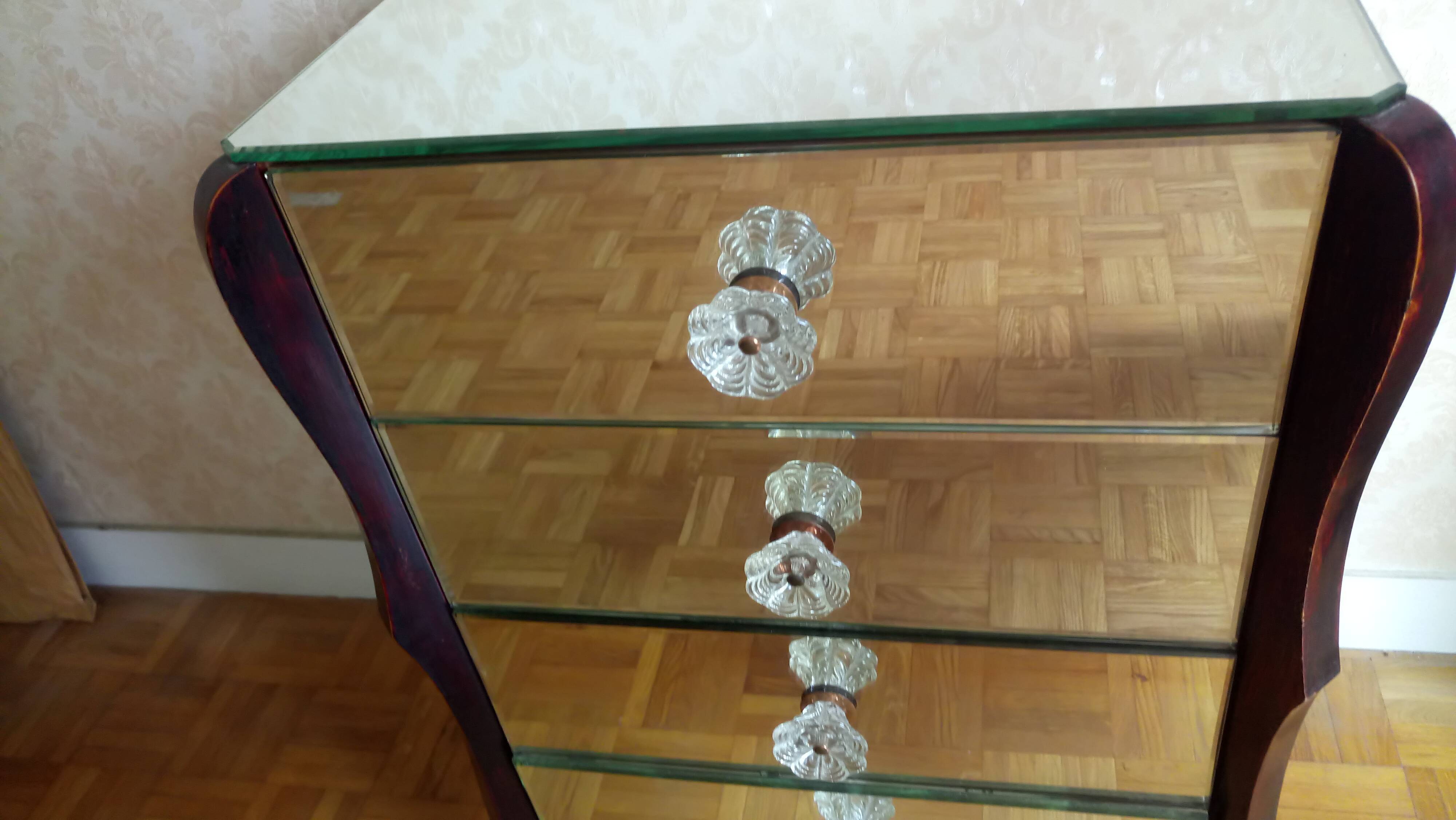 Dresser from the 30/40