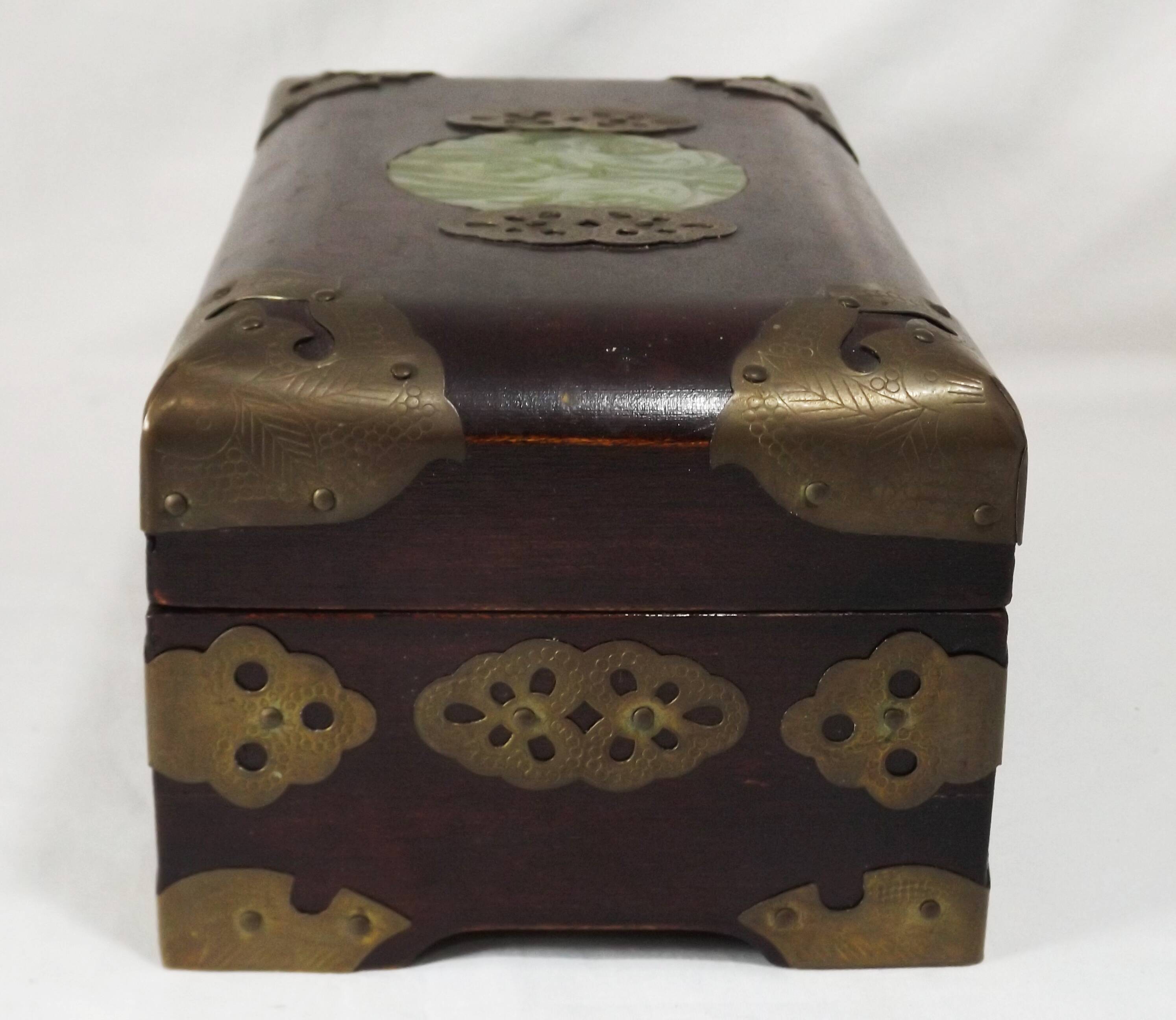 Chinese jewelry box in jade inlaid wood