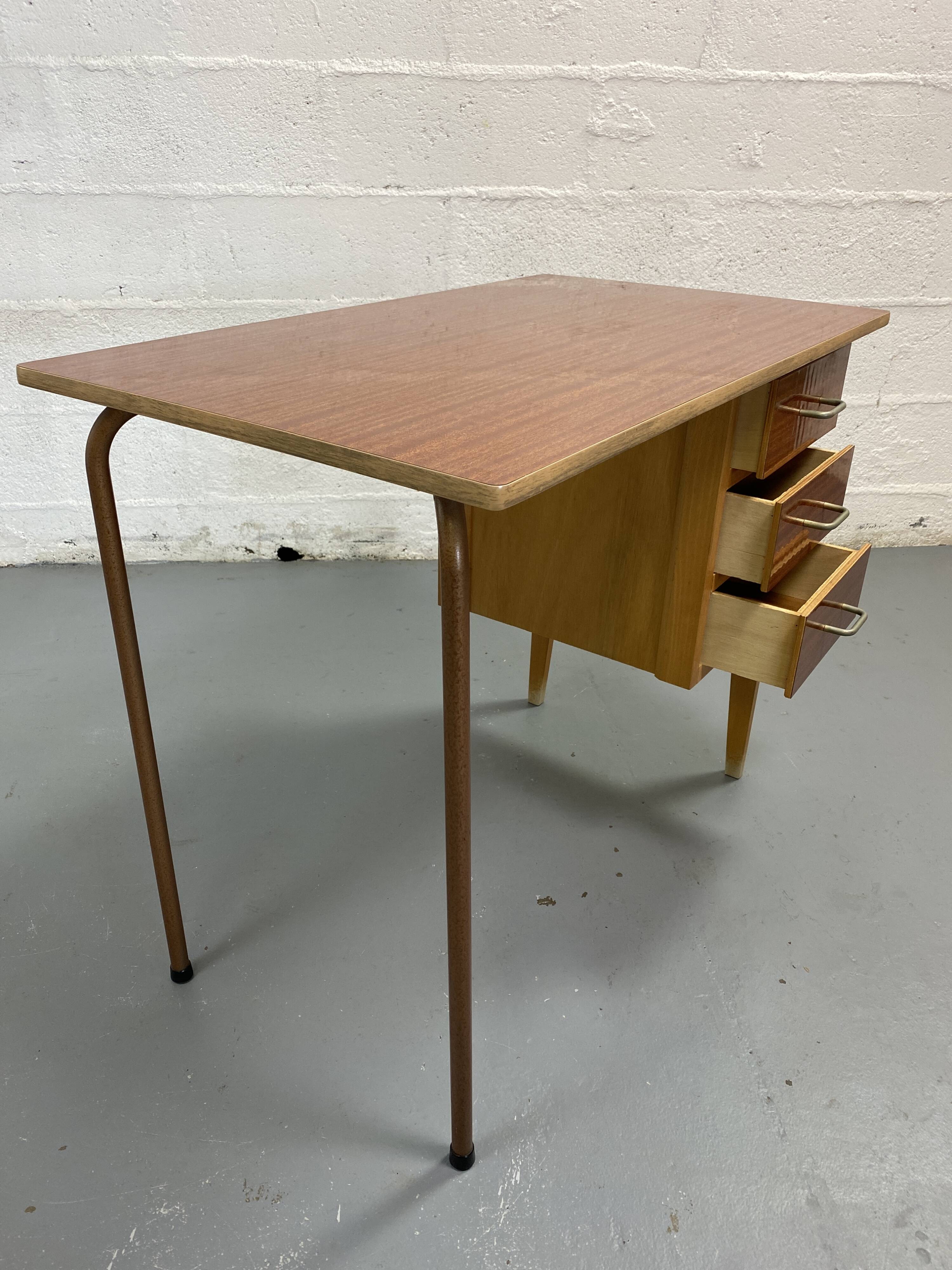 Bureau vintage en formica bois et métal