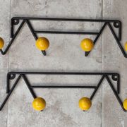 Deux porte manteaux boules vintage métal et bois
