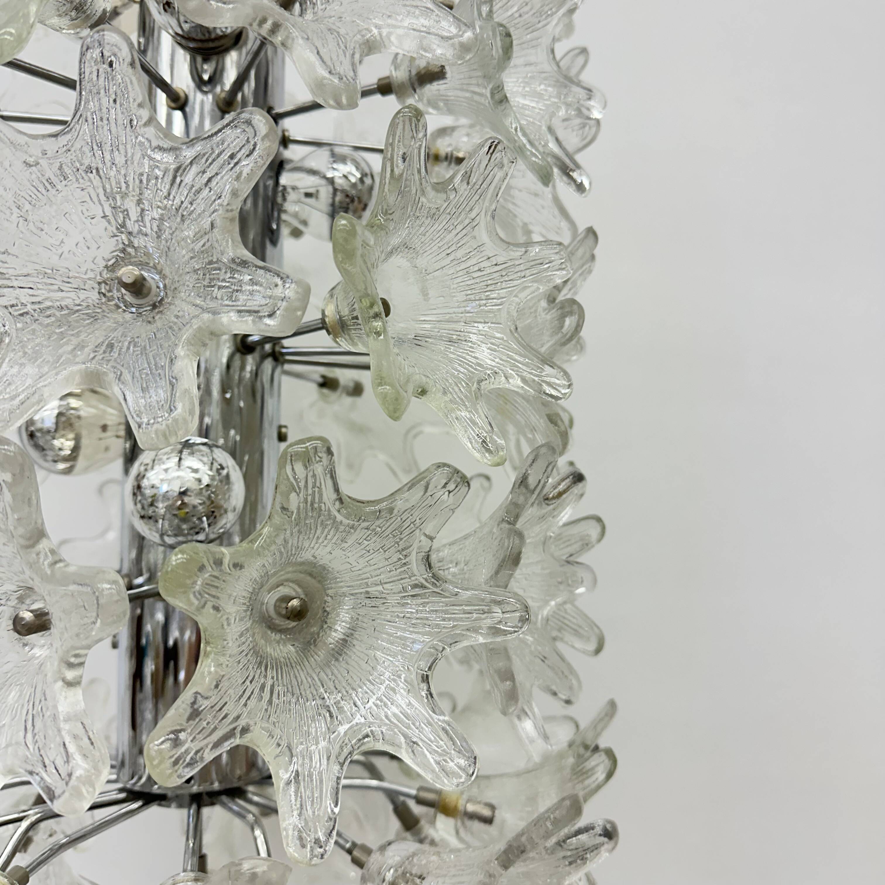 Spectacular Murano glass flower chandelier by Venini for VeArt, Italy 1970s