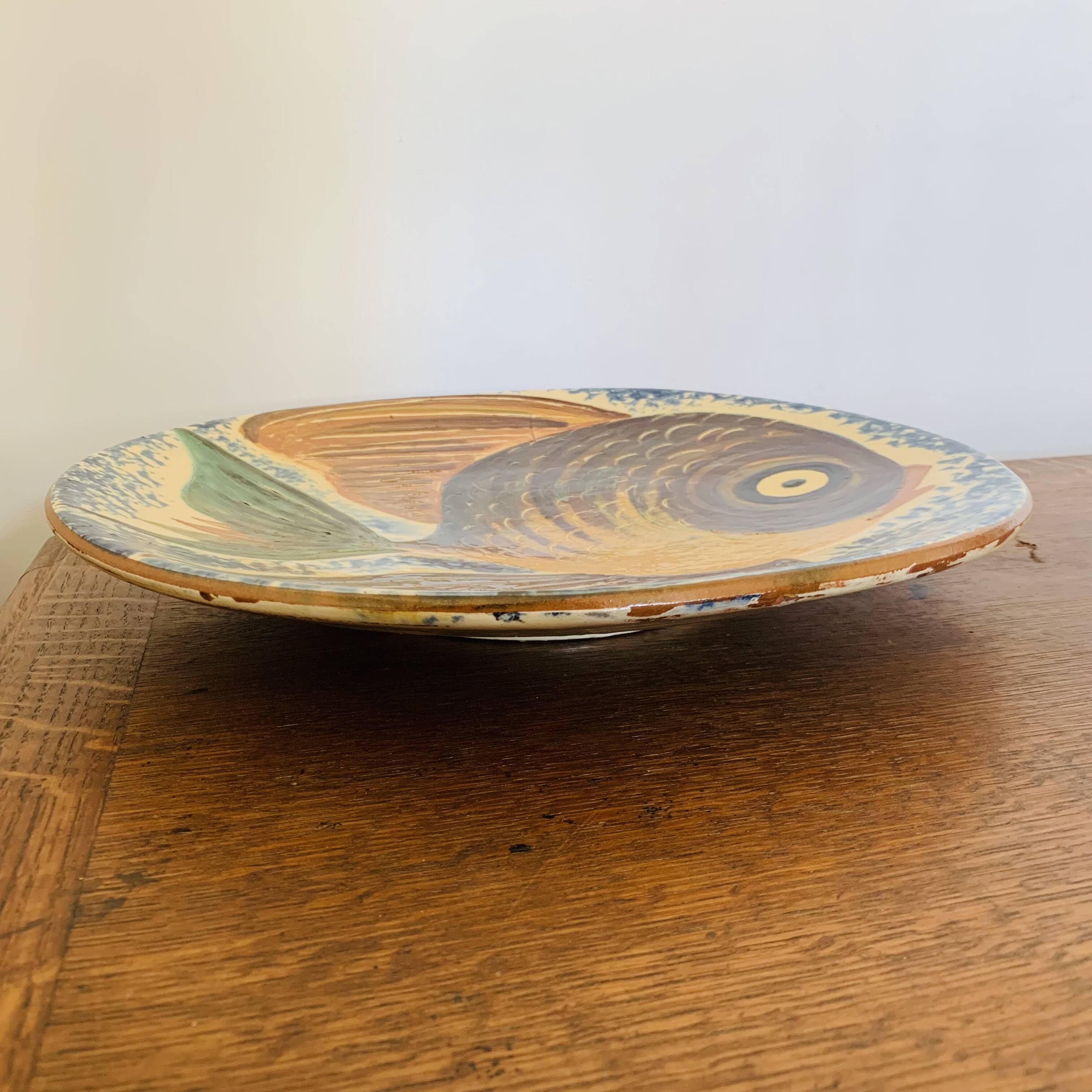 Large dish with fish decoration Puigdemont Spain