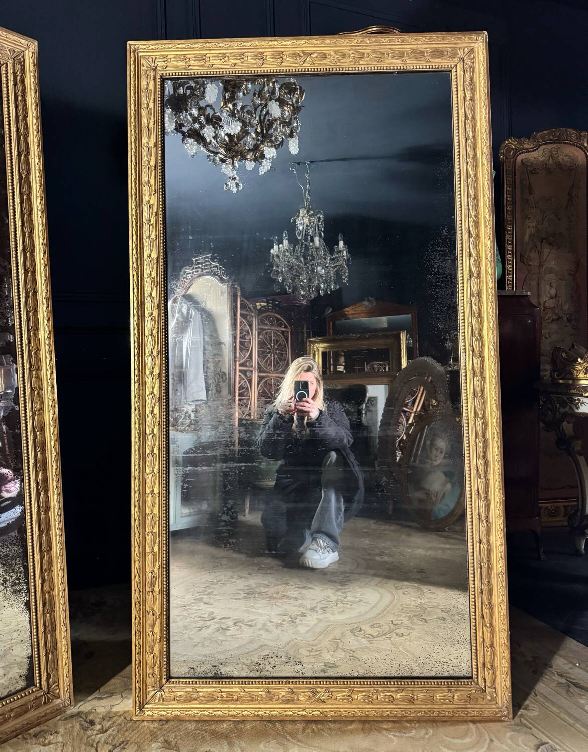 Paire De Miroirs Du Début Du XIXe En Bois Doré De Style Louis XVI