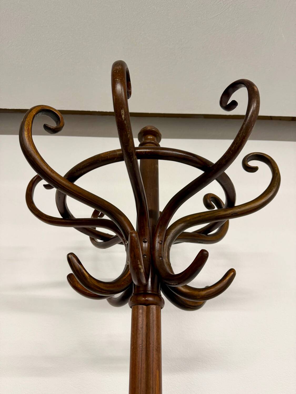 Curved wooden parrot coat rack 1940s thonet mod.10-401