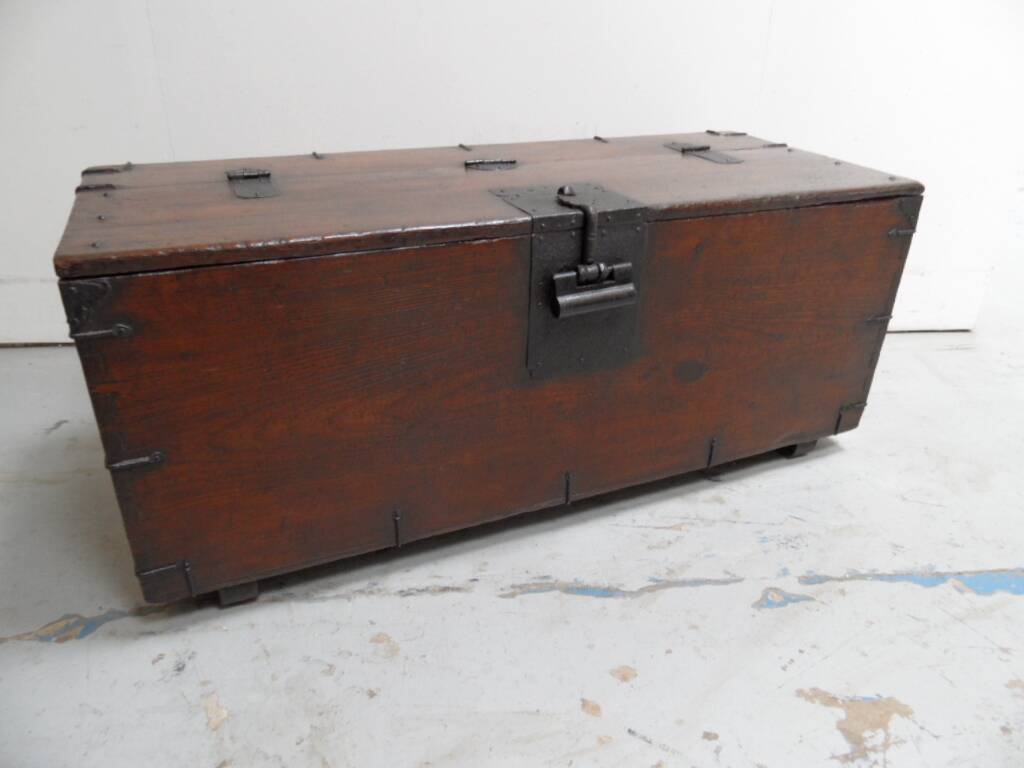 Coffre de voyage ancien