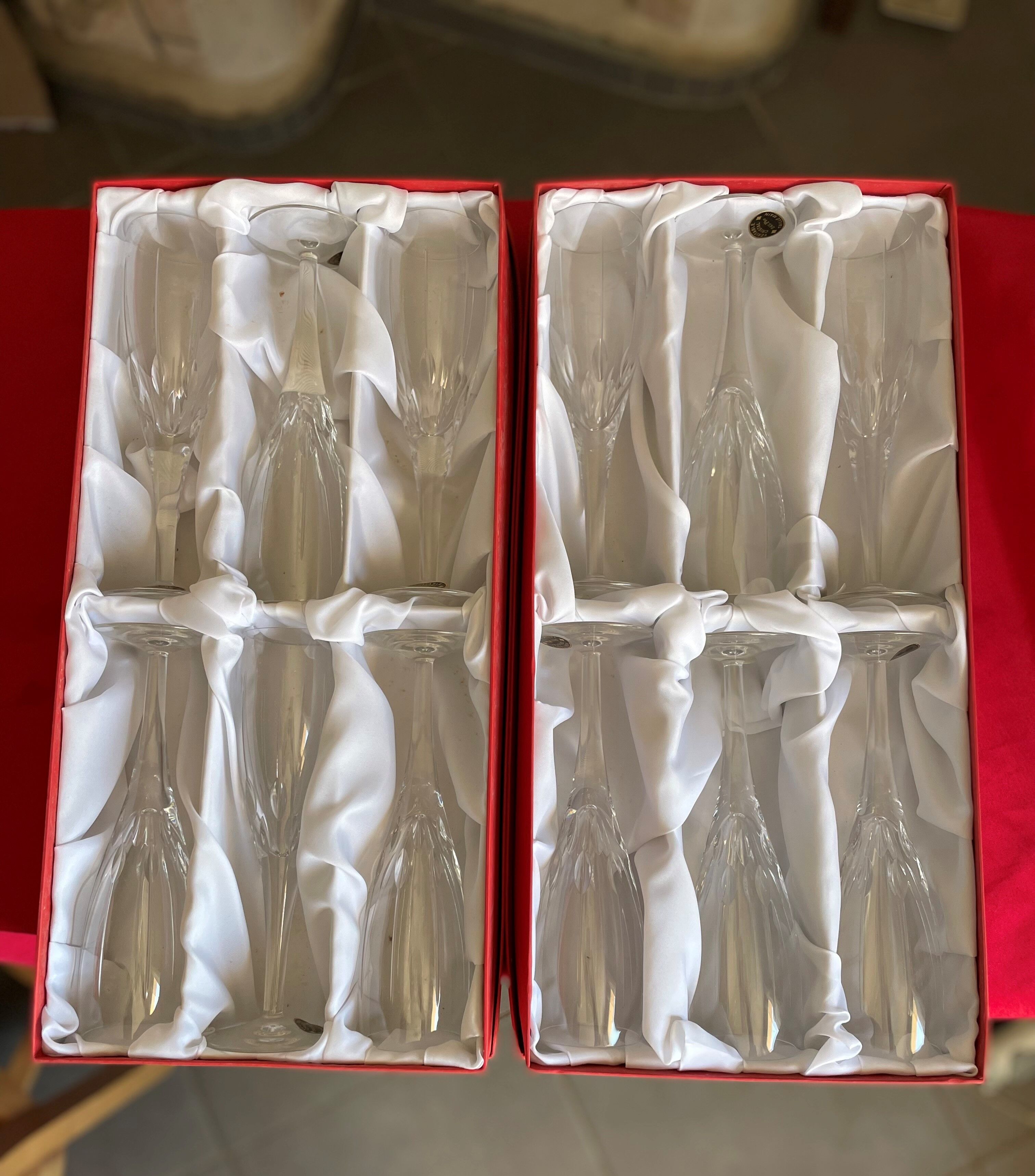 Hand-cut crystal champagne flutes