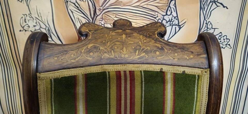 Suite de six chaises d’époque Charles X, en palissandre finement marqueté