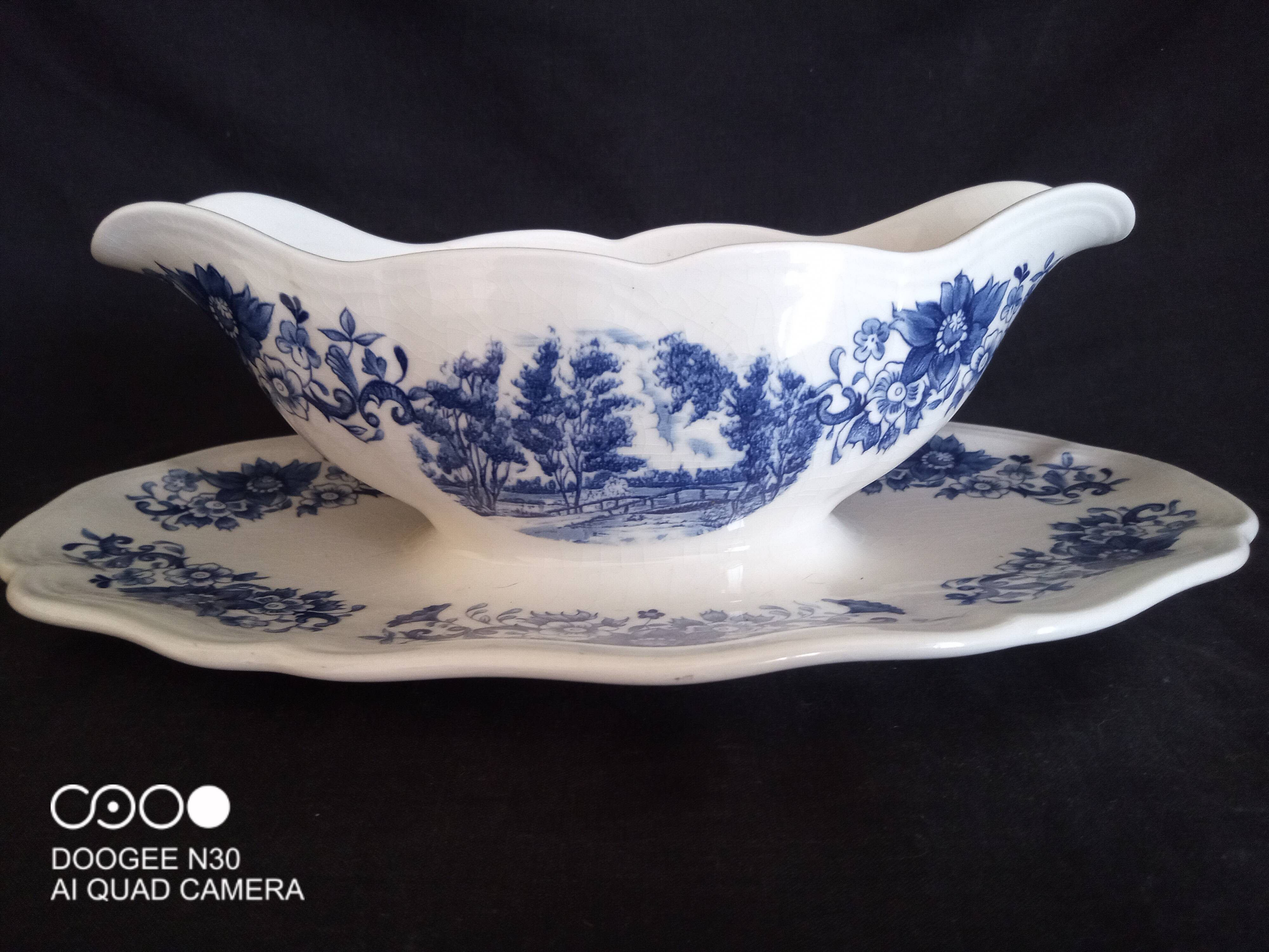 Set of a gravy boat and 2 Sarreguemines ceramic ravines, Derby model