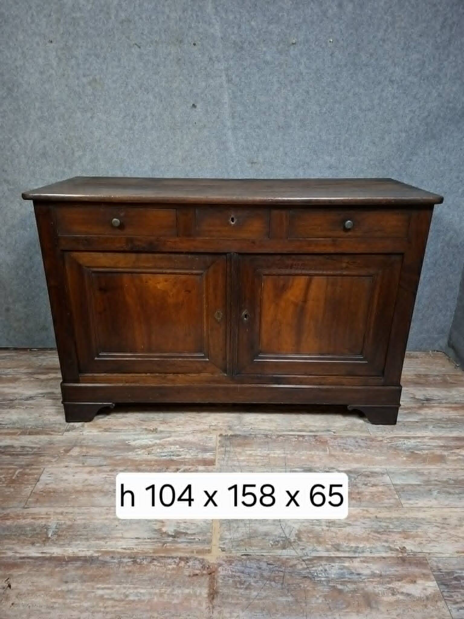Buffet from the Louis Philippe era in solid walnut, dating from the 19th century.