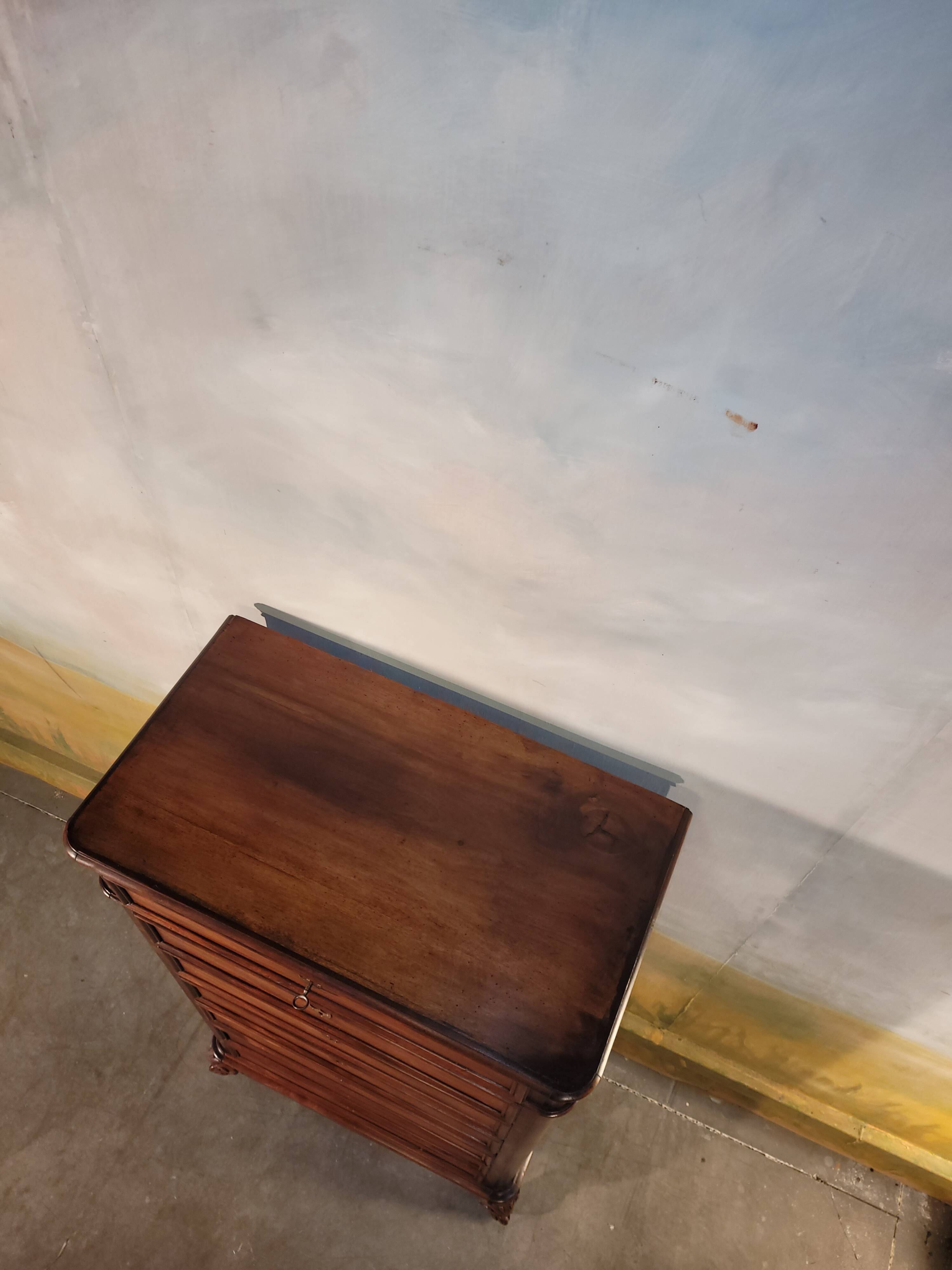Large mahogany chest of drawers, 19th century