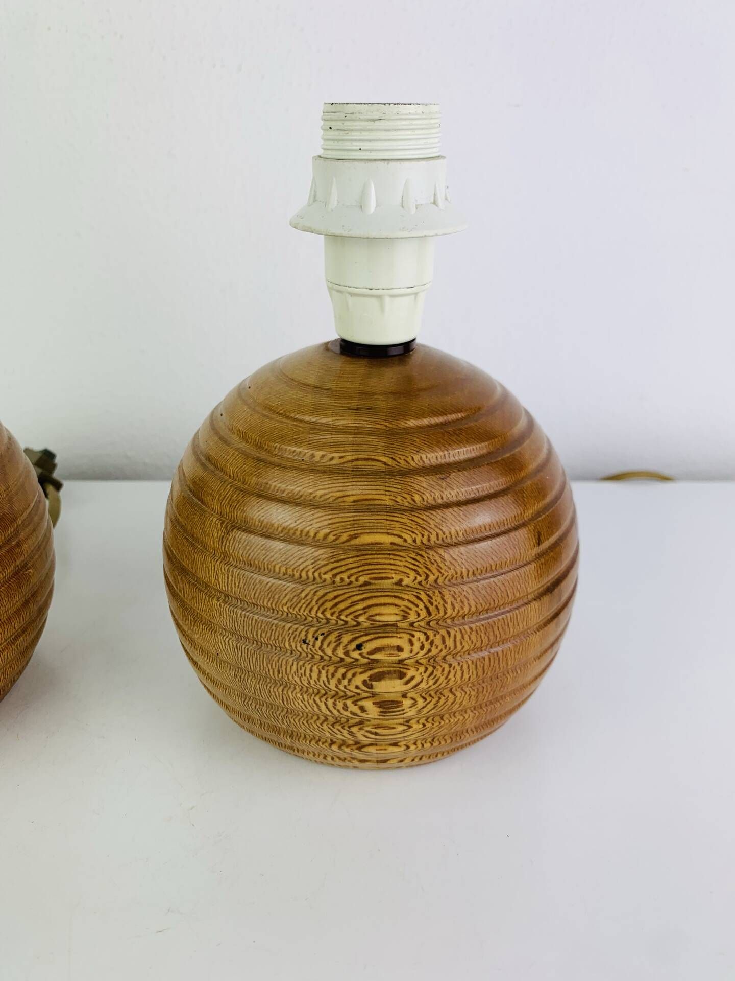 Paire de lampes boules en bois, années 80