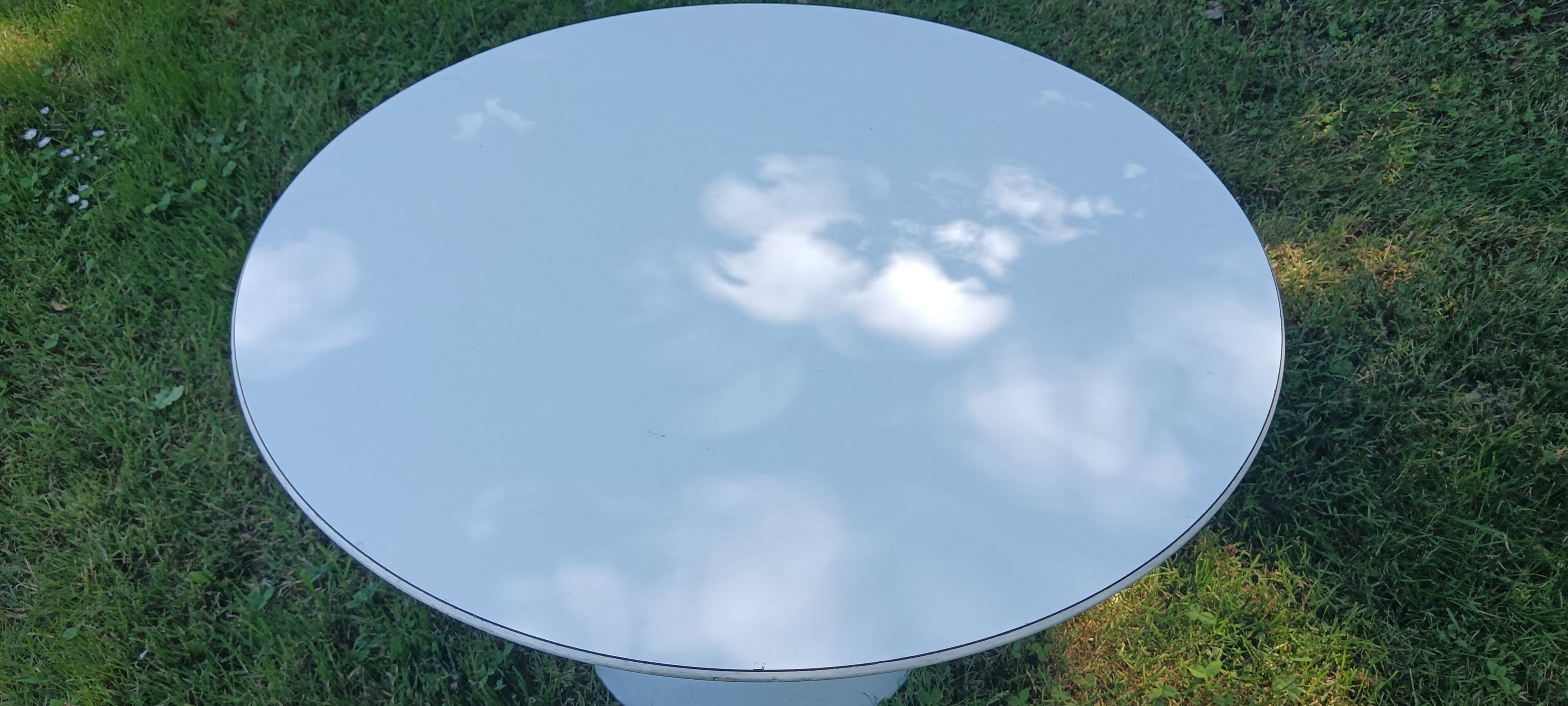 Authentic Eero Saarinen Tulip Coffee Table – White Laminate