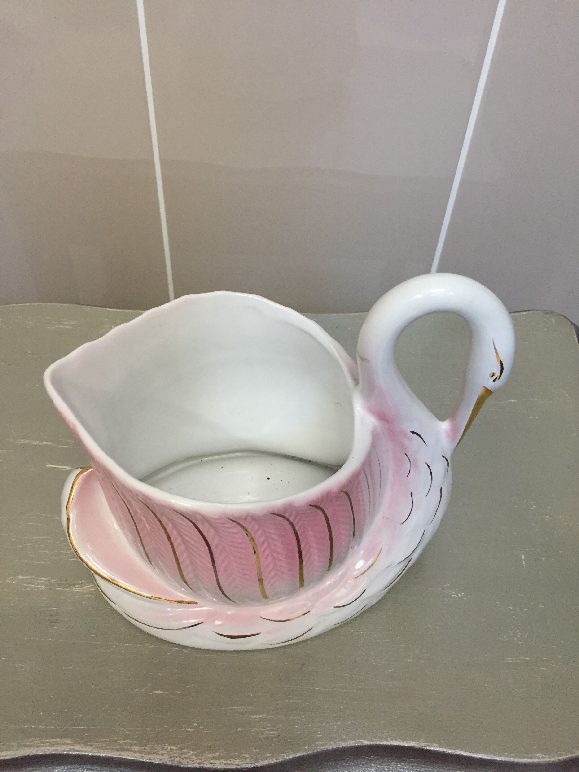 Vintage porcelain swan pot cache