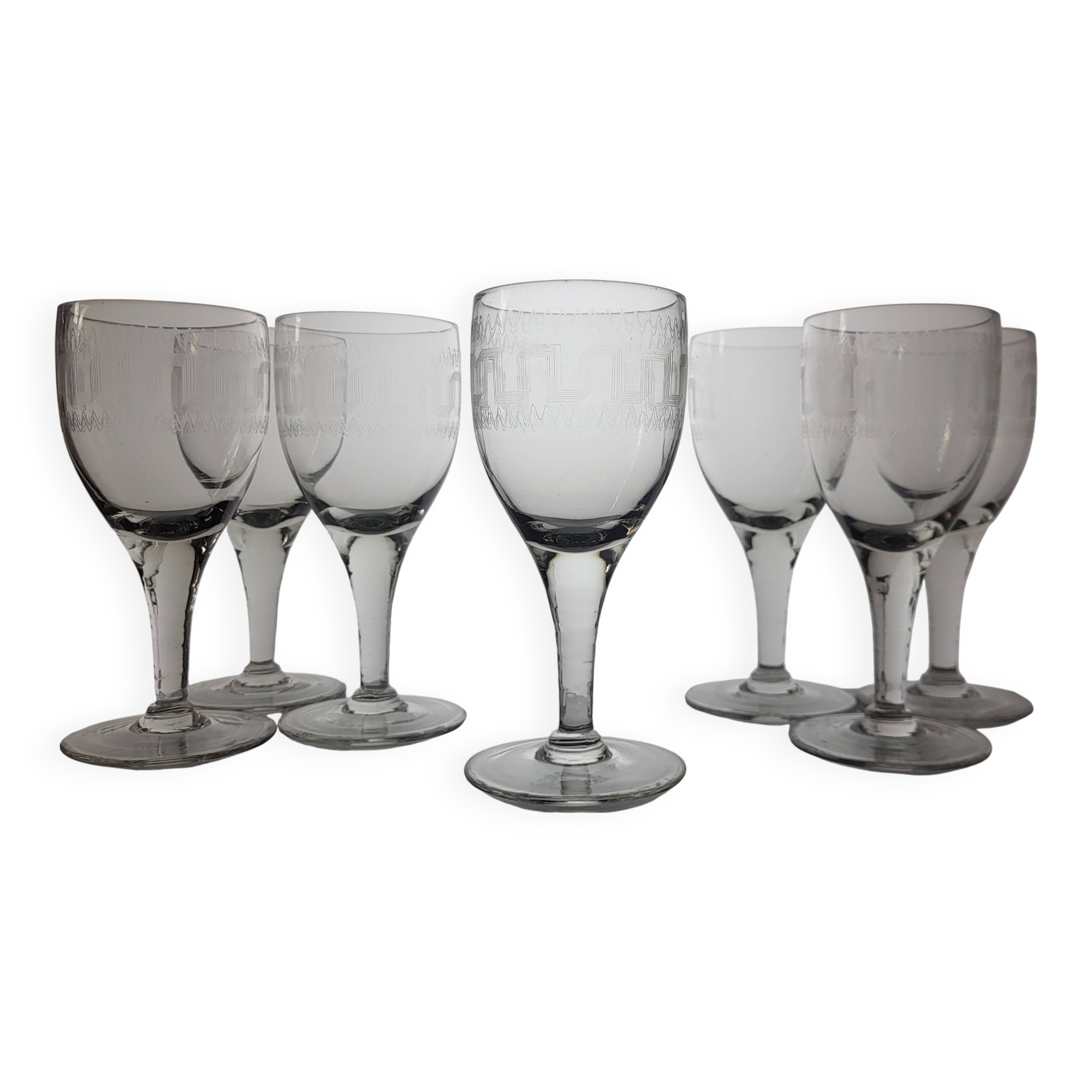 7 verres à vin décor à la grecque