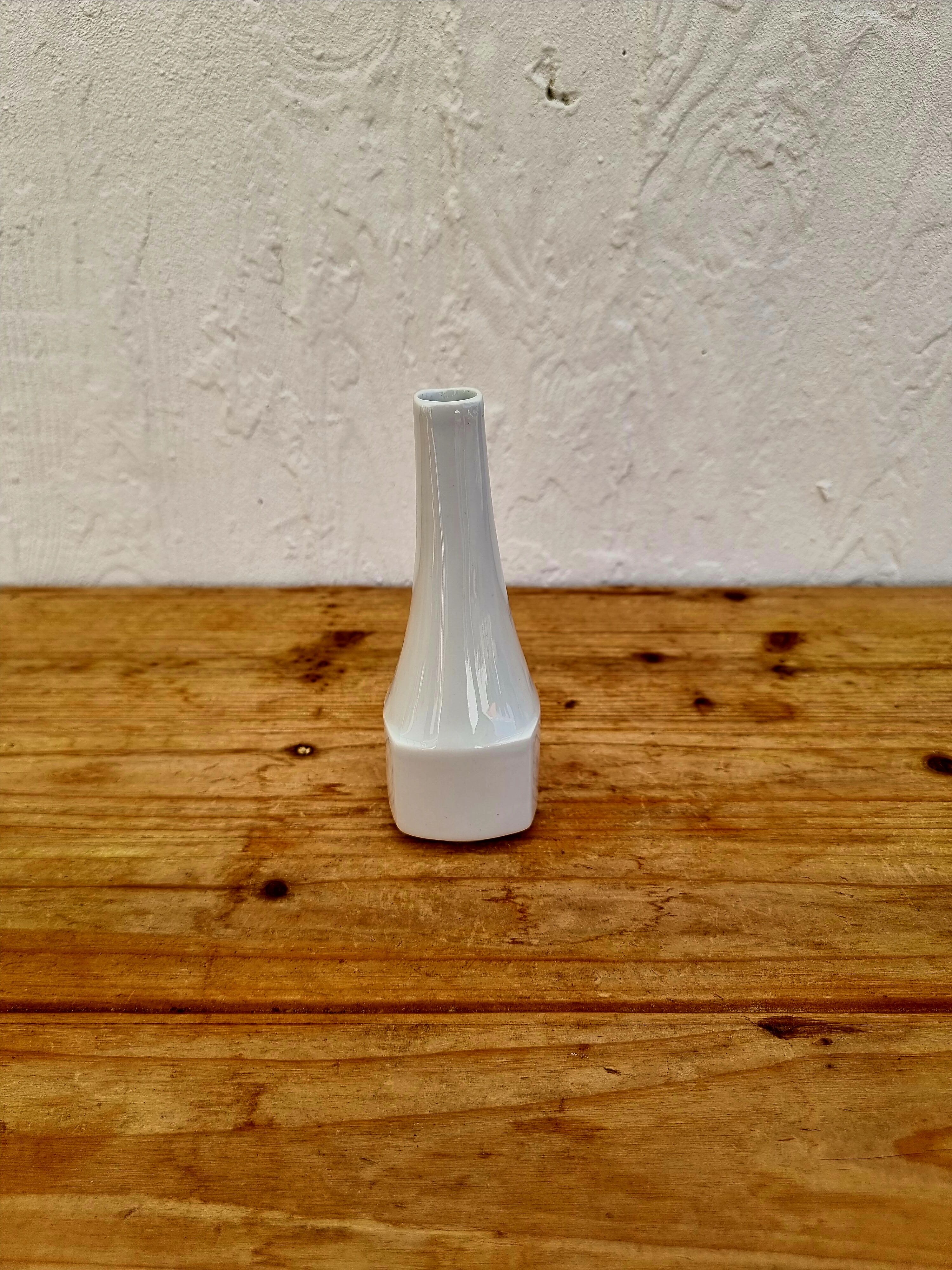 Pillivuyt porcelain soliflore vase