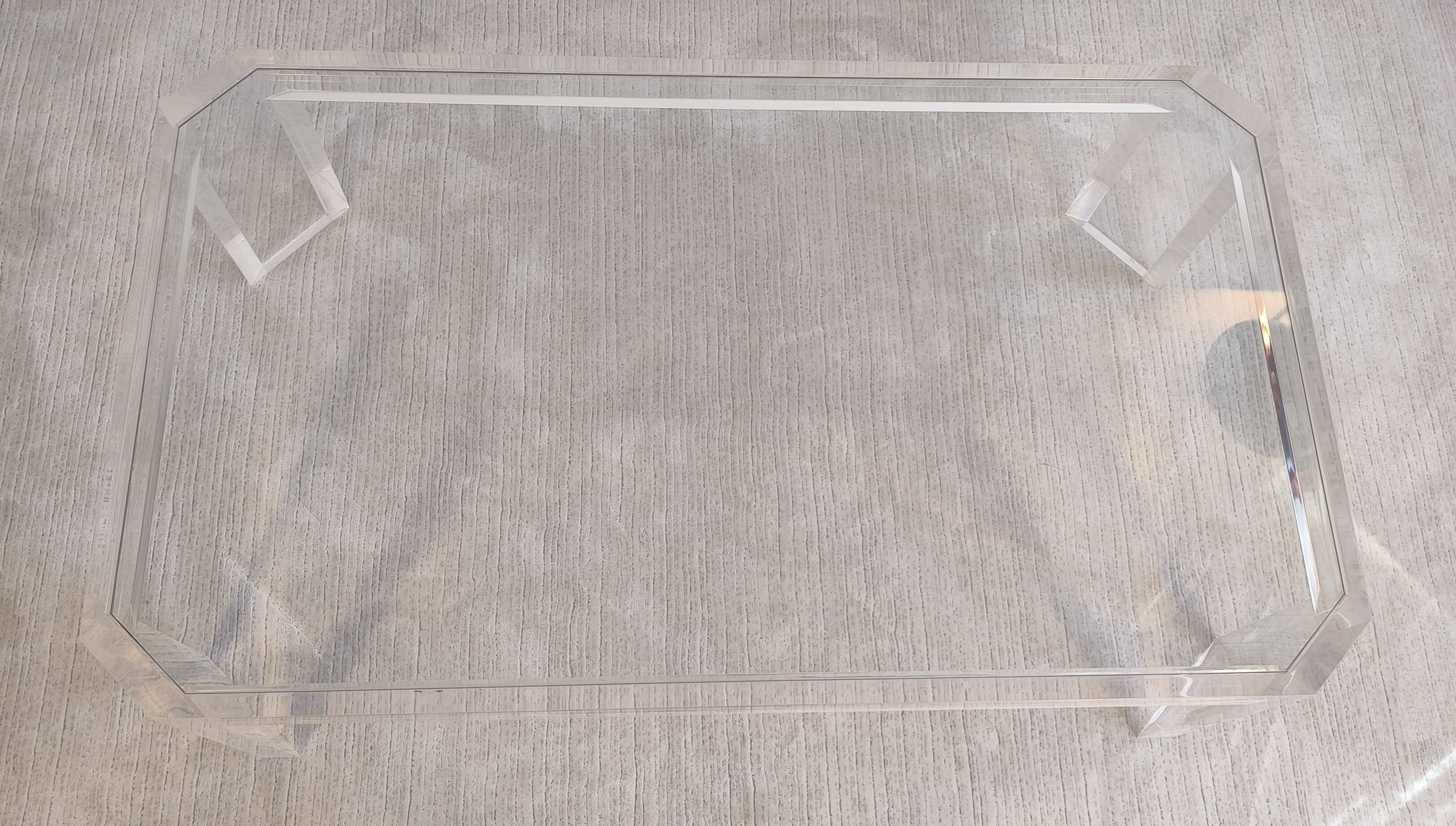 Superb coffee table in Altuglas and glass – signed by Marc Micoud, circa 1970.
