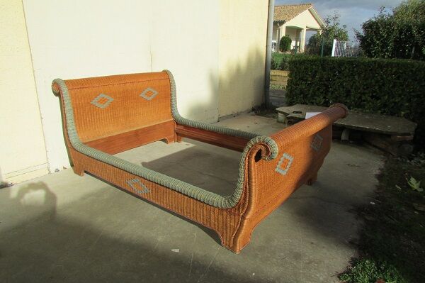 Pair of nightstands in braided rattan, colorized
