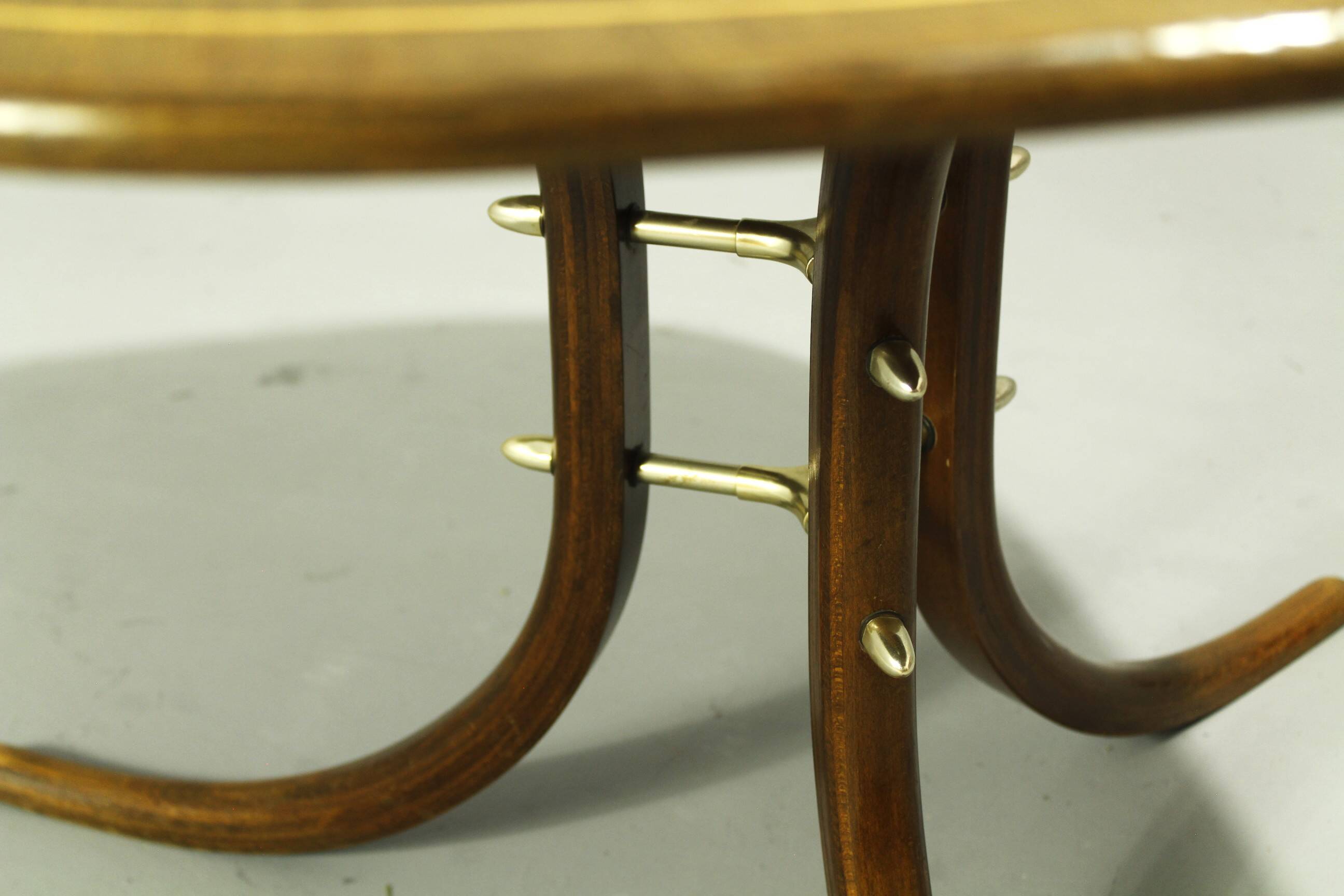 Table d'appoint en bois cintré, Allemagne, années 1950