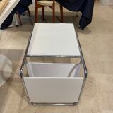 Table d'appoint porte-revues