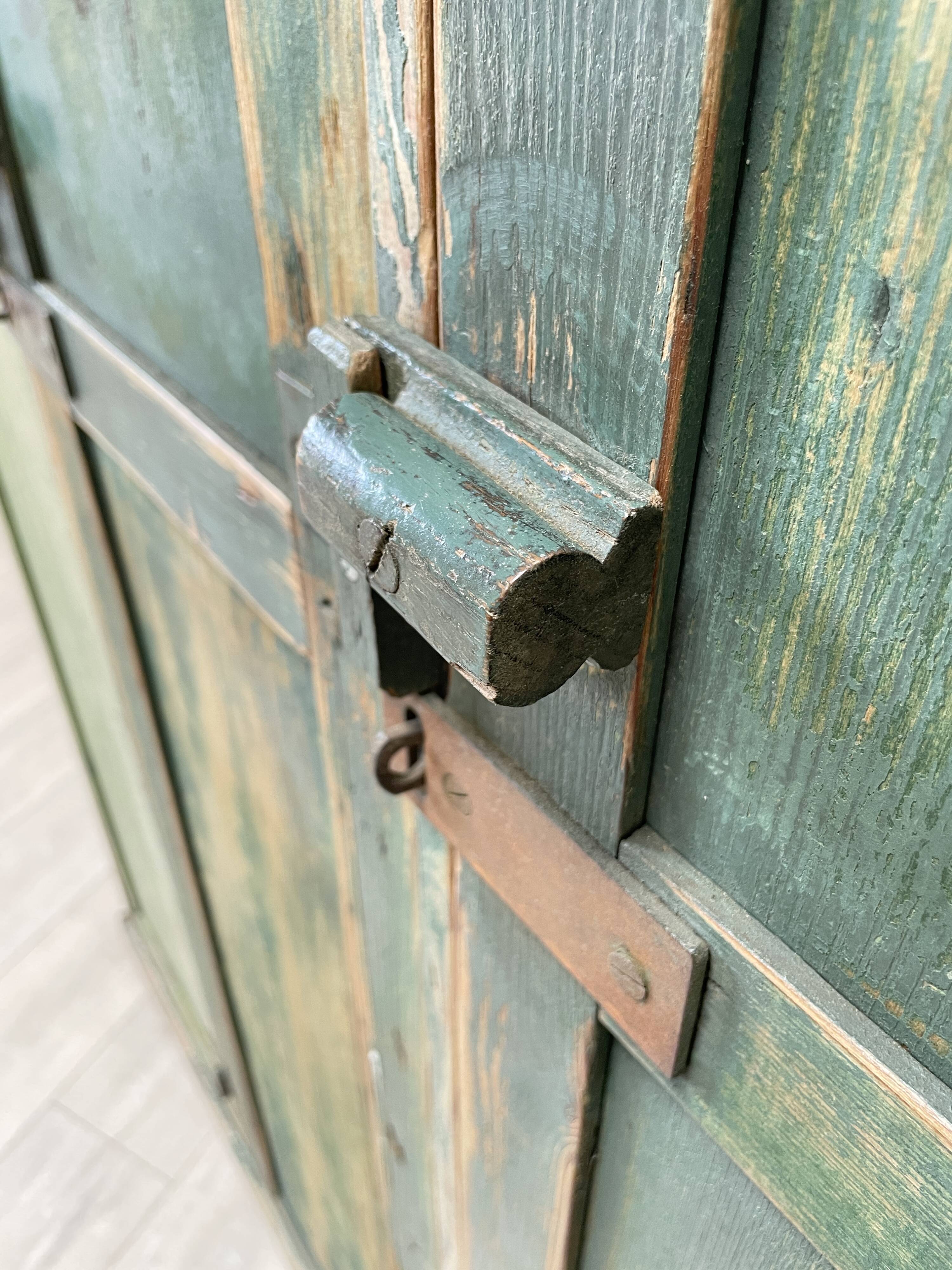 5-door cloakroom in patinated wood