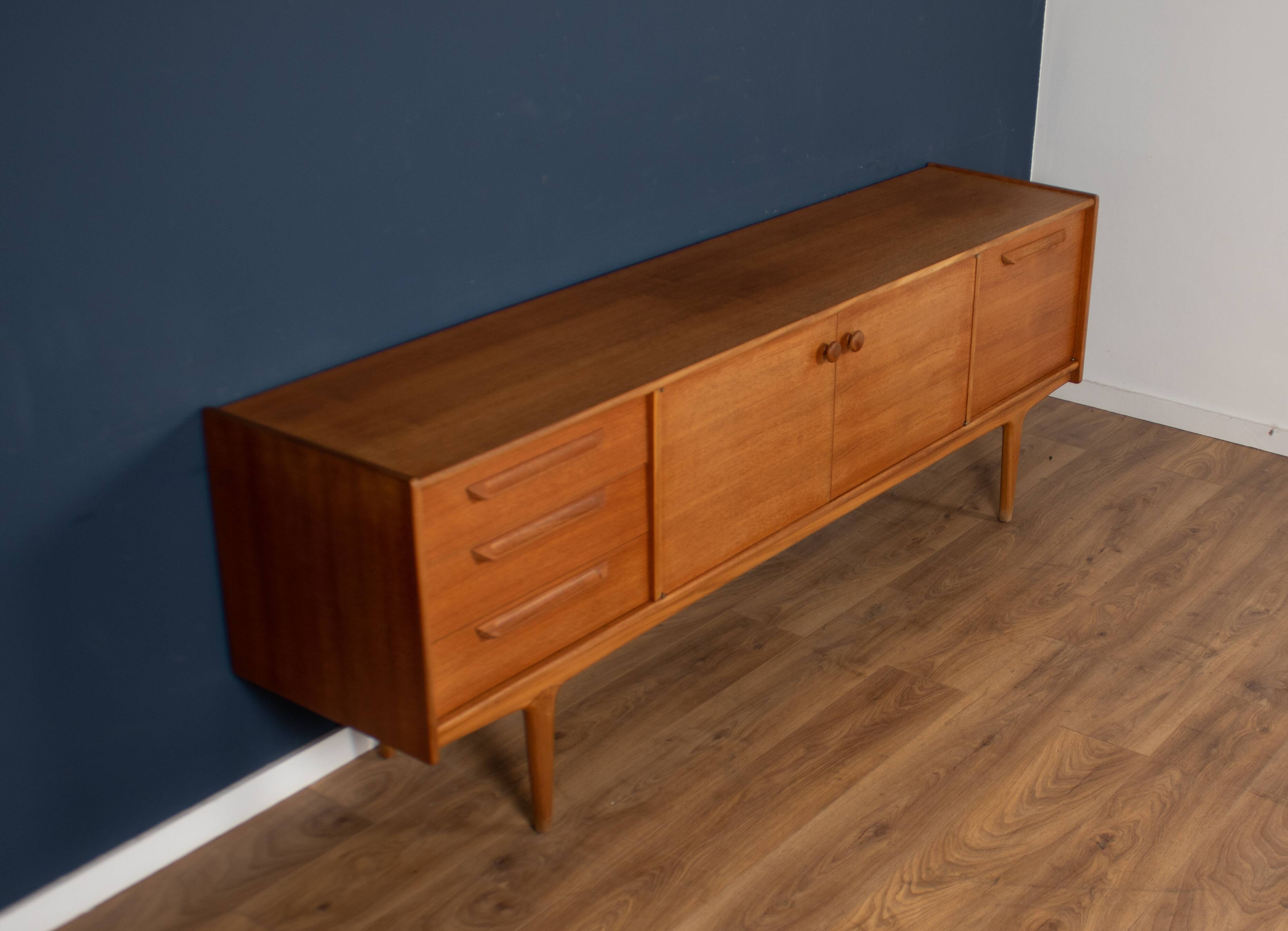 Bibliothèque Vintage Rétro En Teck Style Milieu Du Siècle Par Herbert E Gibbs 1960 Slim O