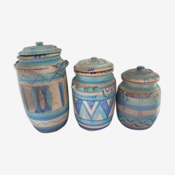 3 terracotta pots. terracotta vases blue